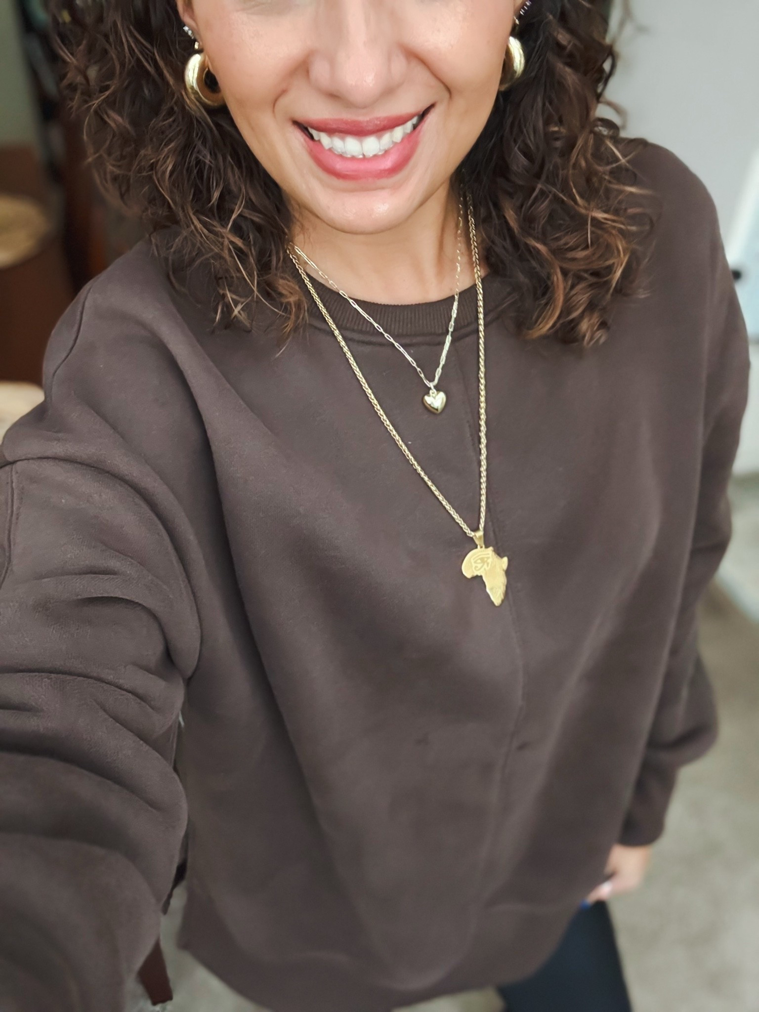 Effortless everyday OOTD 🤍 This super cute sweatshirt is a must-have because it pairs perfectly with literally any bottom — skinny jeans (like I’m wearing), biker shorts, or leggings for that off-duty model vibe.
Top size XS
Bottom size 0
Shoe size 8

Add your favorite sneakers, a belt bag, and chic sunglasses for the ultimate casual street style look. Easy, comfy, and elevated ✨

Perfect for school drop-offs, coffee runs, errands, or a cozy weekend outfit.

#LTKStyle #LTKFinds #CasualChic

women’s oversized sweatshirt casual outfit street style everyday outfit ideas skinny jeans outfit biker shorts outfit leggings outfit athleisure style comfy chic mom outfit coffee run outfit neutral aesthetic outfit sneakers outfit belt bag outfit sunglasses style fall layering essentials casual capsule wardrobe minimalist outfit ideas off duty model look effortless style everyday fashion basics

#LTKmomlife #LTKootd #LTKOver40