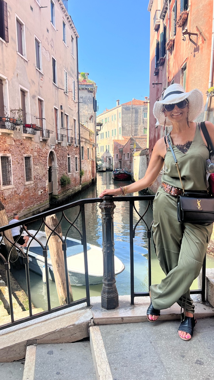 The Power of Monochrome: Styling with Khaki 🌟

Wearing one color from head to toe, like khaki, creates a chic and cohesive look that can be incredibly flattering, especially for pear-shaped women. Here’s a breakdown of why this monochromatic outfit works and how to style it effectively:

Why Monochrome Works:

	1.	Lengthens the Silhouette: Dressing in a single color creates a streamlined effect, elongating your body and giving the illusion of height. This is especially beneficial for pear-shaped figures, as it draws attention away from the hips.
	2.	Easy to Style: A monochrome outfit simplifies the styling process. You can focus on textures and accessories rather than worrying about color coordination, making getting dressed a breeze.
	3.	Sophisticated Vibe: A single color palette often feels more sophisticated and put-together, making it ideal for various occasions—from casual outings to more formal events.
	4.	Versatility: Khaki is a neutral color that pairs beautifully with many other shades, allowing you to easily incorporate different accessories or layers without clashing.

Styling Tips for a Khaki Monochrome Look:

	1.	Play with Textures: Combine different fabrics, like a silky camisole with cotton cargo pants, to add visual interest and depth to your outfit.
	2.	Accessorize Wisely: Select standout accessories, such as a statement bag or bold jewelry, to enhance the khaki backdrop without overwhelming the look.
	3.	Footwear Matters: Opt for black flats to keep the focus on your outfit, or add a pop of color with your shoes while maintaining a neutral tone for a cohesive aesthetic.
	4.	Layering for Dimension: If the weather allows, layer with a light jacket or cardigan in a similar shade to add warmth and dimension to your look.
	5.	Focus on Fit: Ensure both the top and bottom fit well. Tailored pieces enhance your shape and create a polished appearance, boosting your confidence and style.

Are you ready to understand your body shape and find the perfect styles that flatter you? Comment bodyshape below, and receive a free quiz to discover your best looks! 💬👇