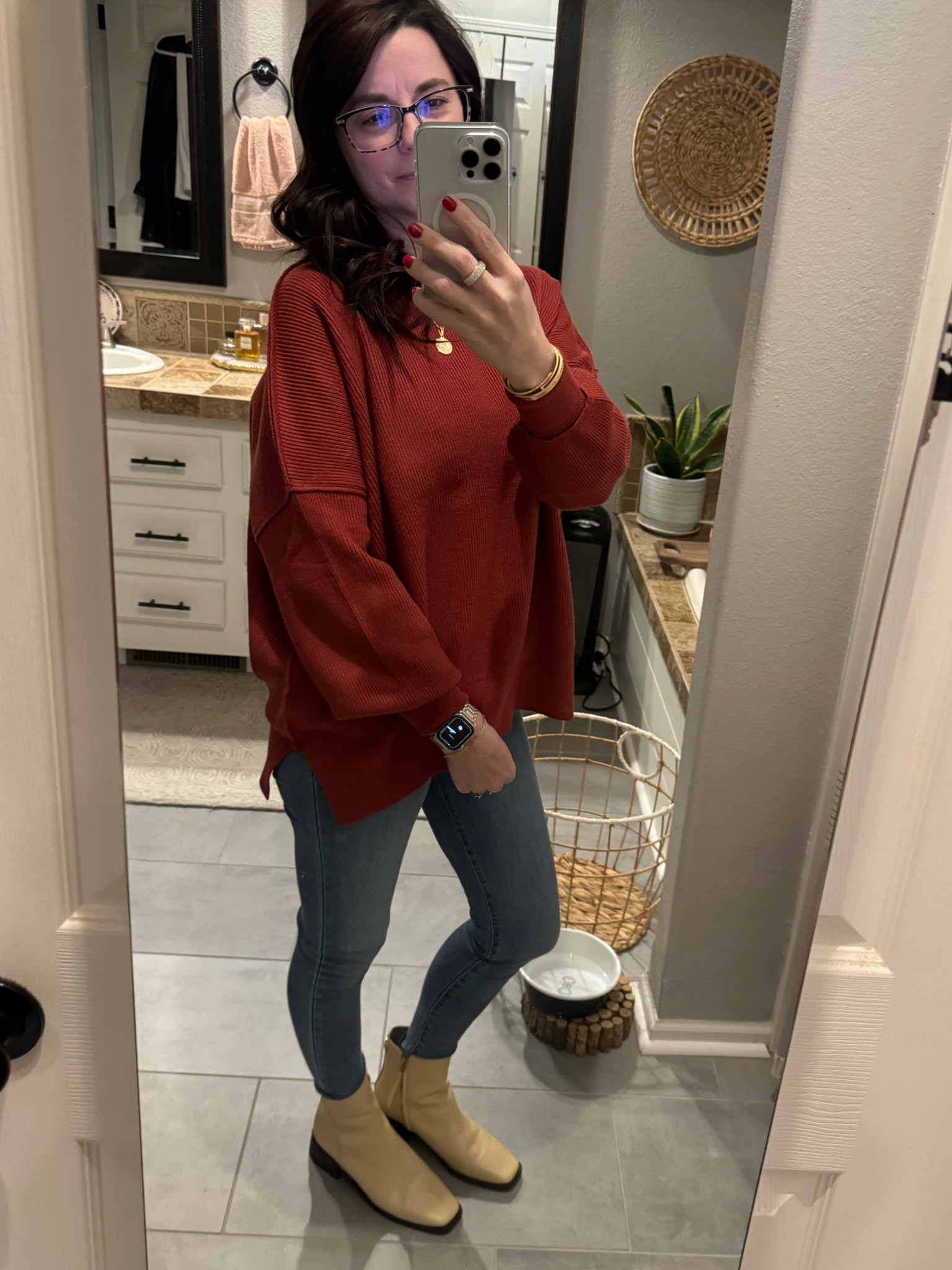 I’m loving this sweater right now and it comes in so many colors !

#LTKfindsunder50 #LTKstyletip #LTKHoliday