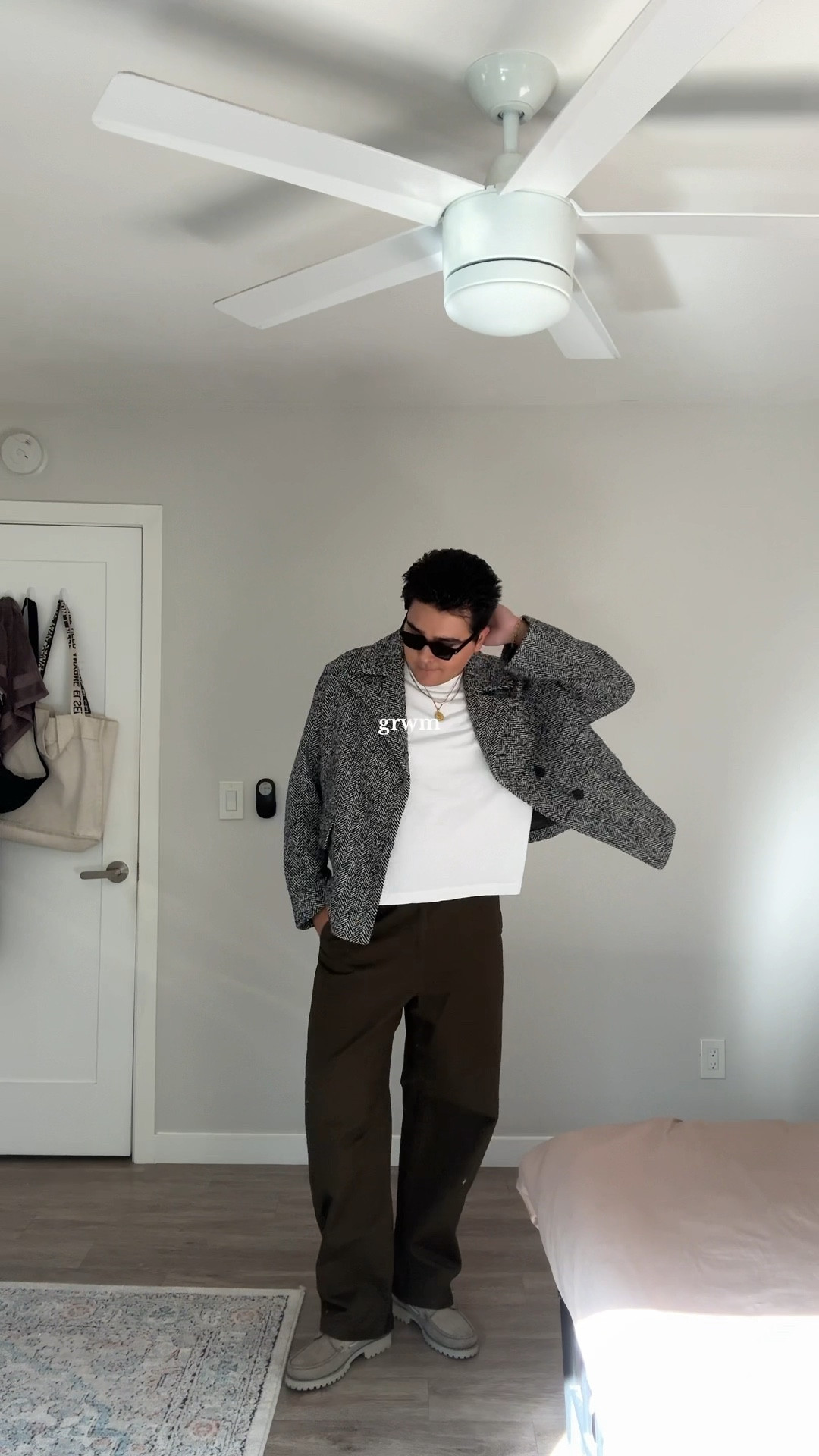 get ready with me 🌫️

#LTKSeasonal #LTKVideo #LTKMens