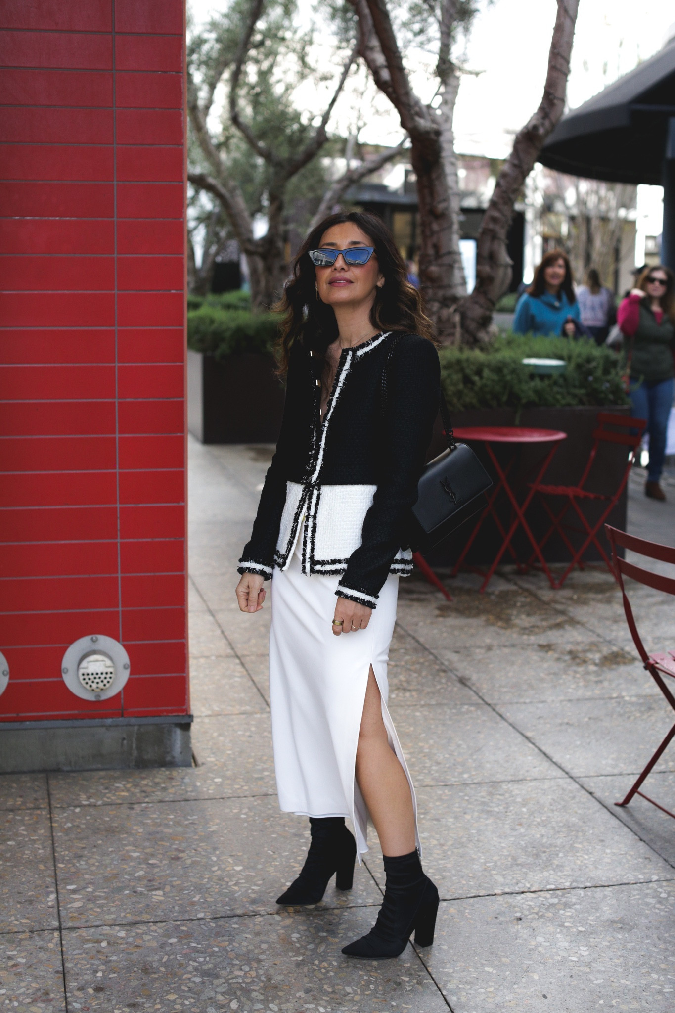 Faux leather skirt and tweed blazer by #AliceandOlivia 

#LTKstyletip #LTKitbag #LTKover40