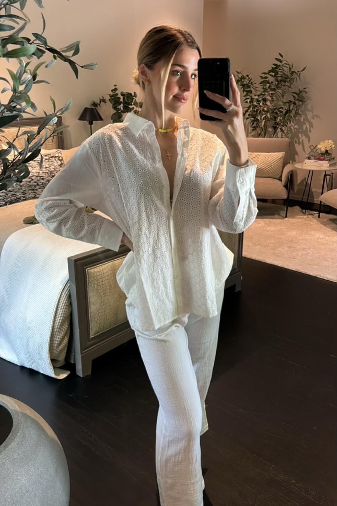 Kittenish summer 
Code REAGAN20 for 20% off 

#kittenish #summer #whitetop
#whitepants

#LTKFindsUnder100