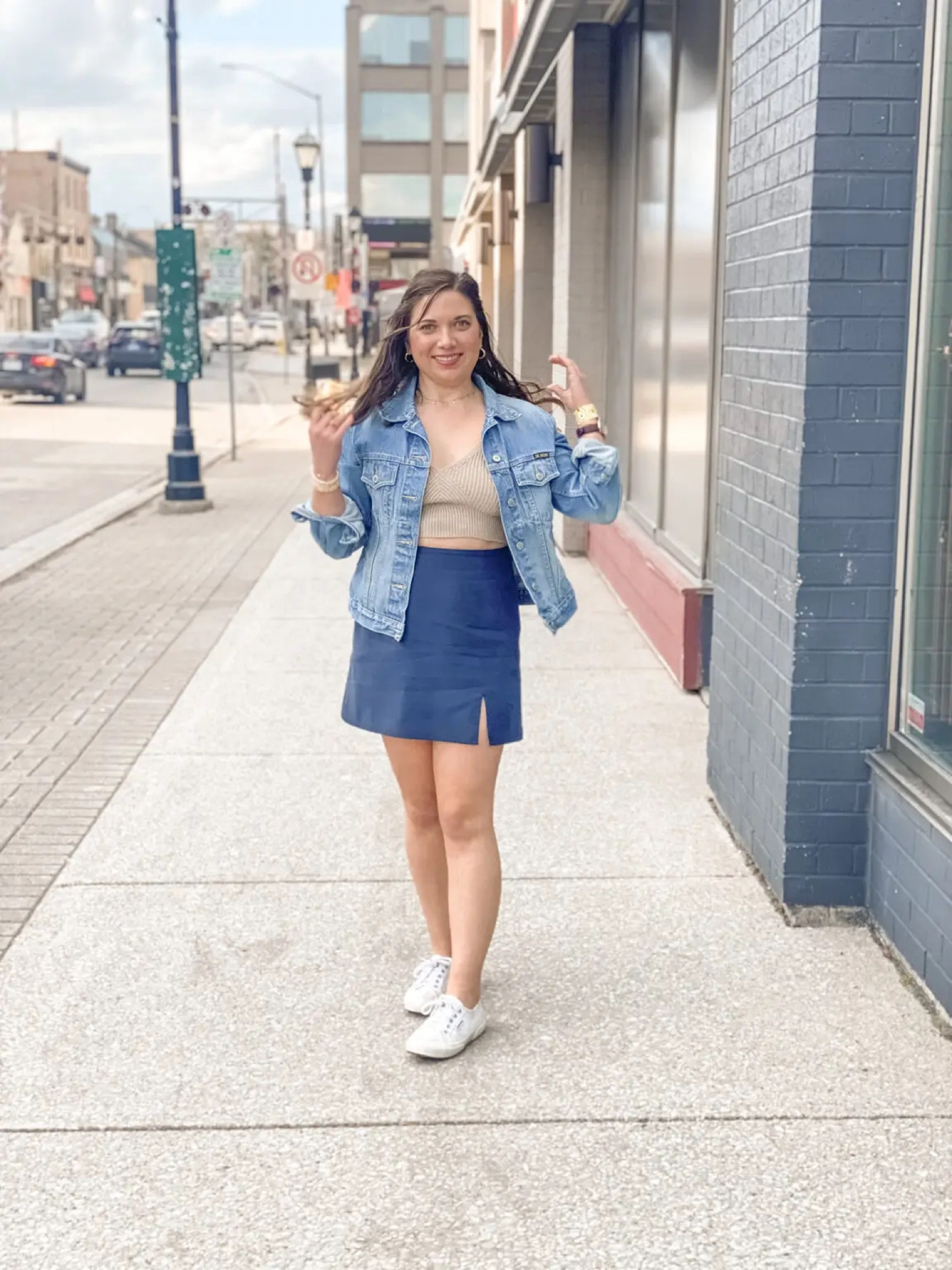 I whip my hair back and forth 😂 I have so much hair, it always gets in the way 