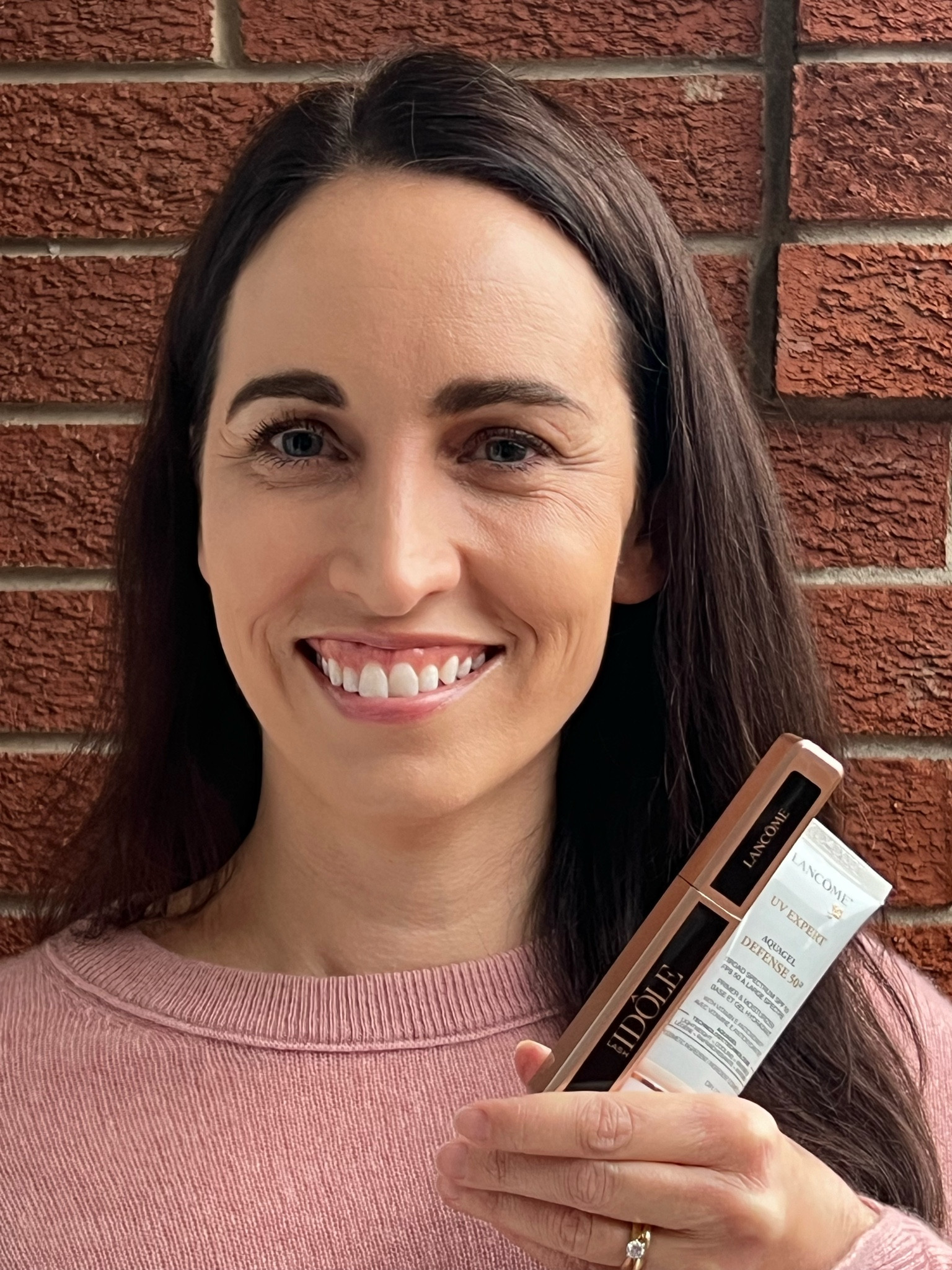 I tried this amazing @lancomeofficial UV Expert Aquagel Defense Moisturizer with SPF 50 and also the Lash Idôle mascara 💗 I have been trying different facial sunscreens for the last year and I have finally found the one that I will buy again 🙌 It feels fabulous on my skin and I also love the high SPF.  The mascara also went on really nicely, has a well shaped brush and the amazing packaging makes it easy to hold when applying 💕

#complimentary #lashidole #lancomeessentialsCA @Influenster @lancomeofficial

#LTKstyletip #LTKbeauty #LTKGiftGuide