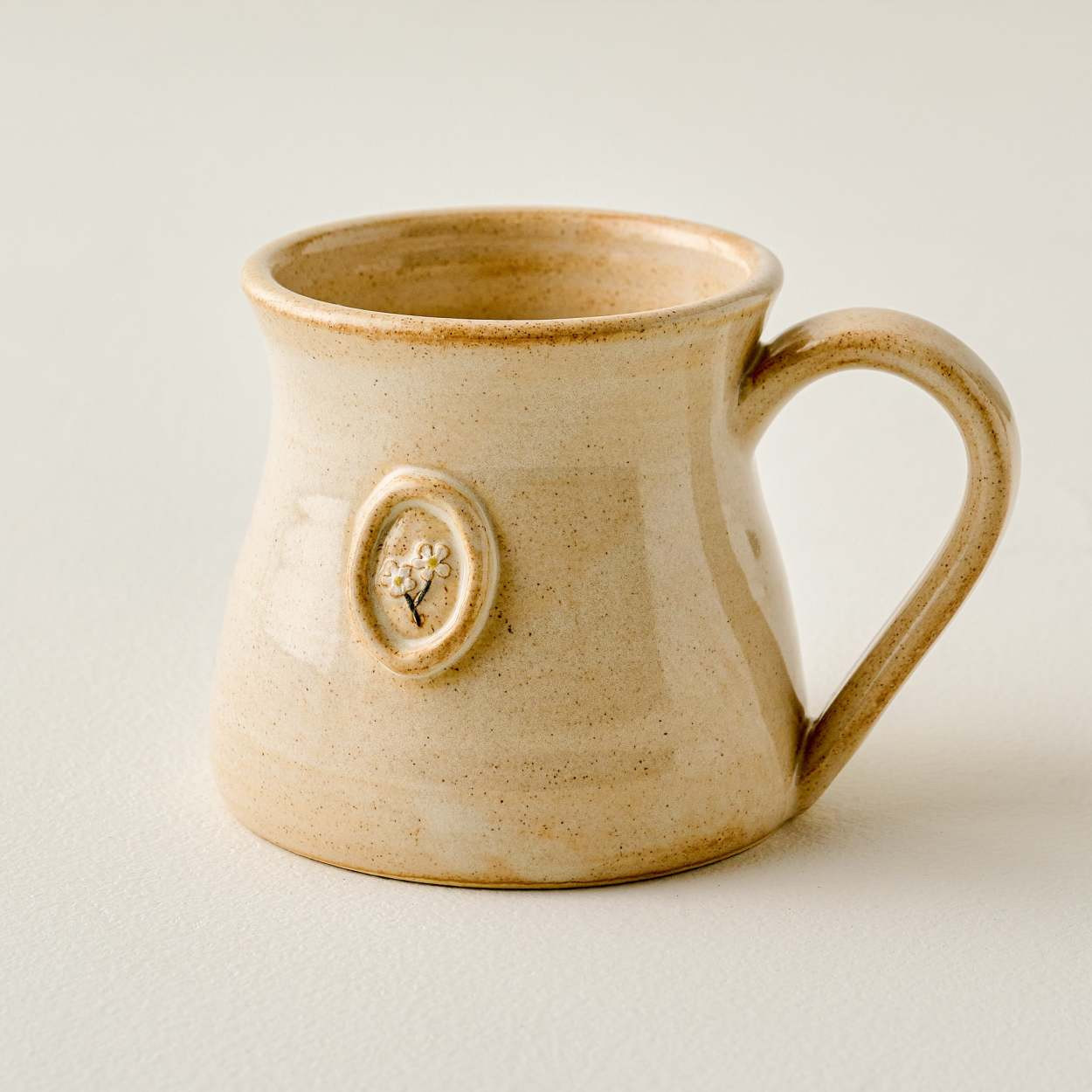Black Oak Daisy Mug | Magnolia
