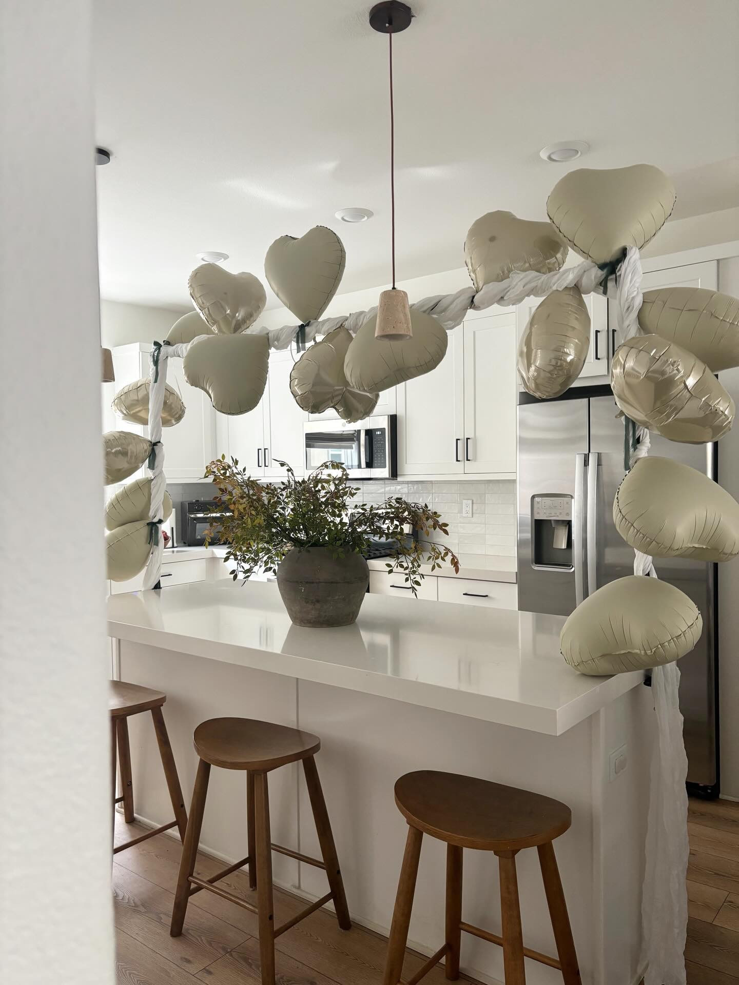 A little over-the-arch Valentine’s setup to make the space feel special for my boy (who is obsessed with balloons)💕

🏷️ Valentine’s Day decor, valentines day setup, neutral valentines day decor, affordable Valentine’s Day inspo, motherhood, toddler life, neutral home