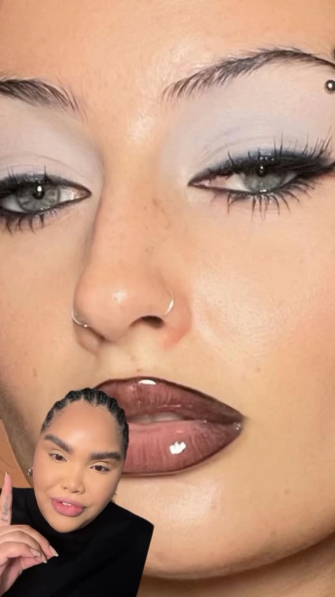 sombra branca, lápis preto, tons acinzentados ✨ QUE ANO É HOJE? 😌

#LTKbeauty