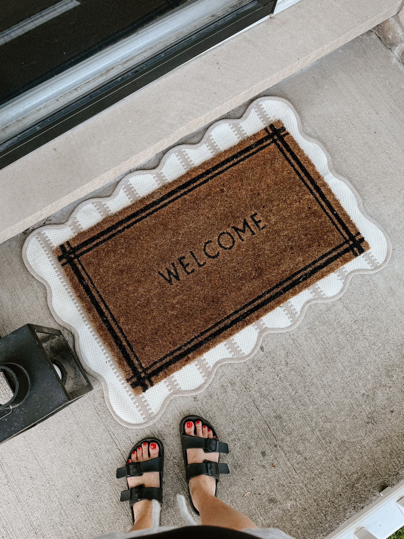Found this cute scalloped mat for layering at Walmart. Perfect outdoor mat for spring and summer.

#LTKSummerEdit #LTKHome #LTKSeasonal