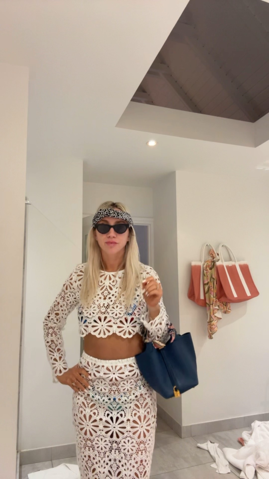 This set is under $25🙌🏻

I’m wearing small runs small

Sunnies are akila

Everything else is Hermes 