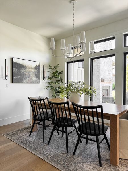 Modern Classic Dining Room 

Upholstered dining chairs 

#LTKHome