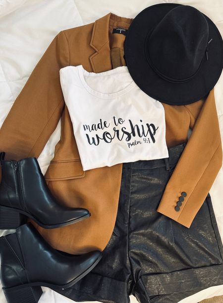 A simple go to look for Fall 
• Blazer 
• Top 
• Leather Shorts 
• Chelsea Boots 
• Hat

#LTKfindsunder100 #LTKSeasonal #LTKstyletip