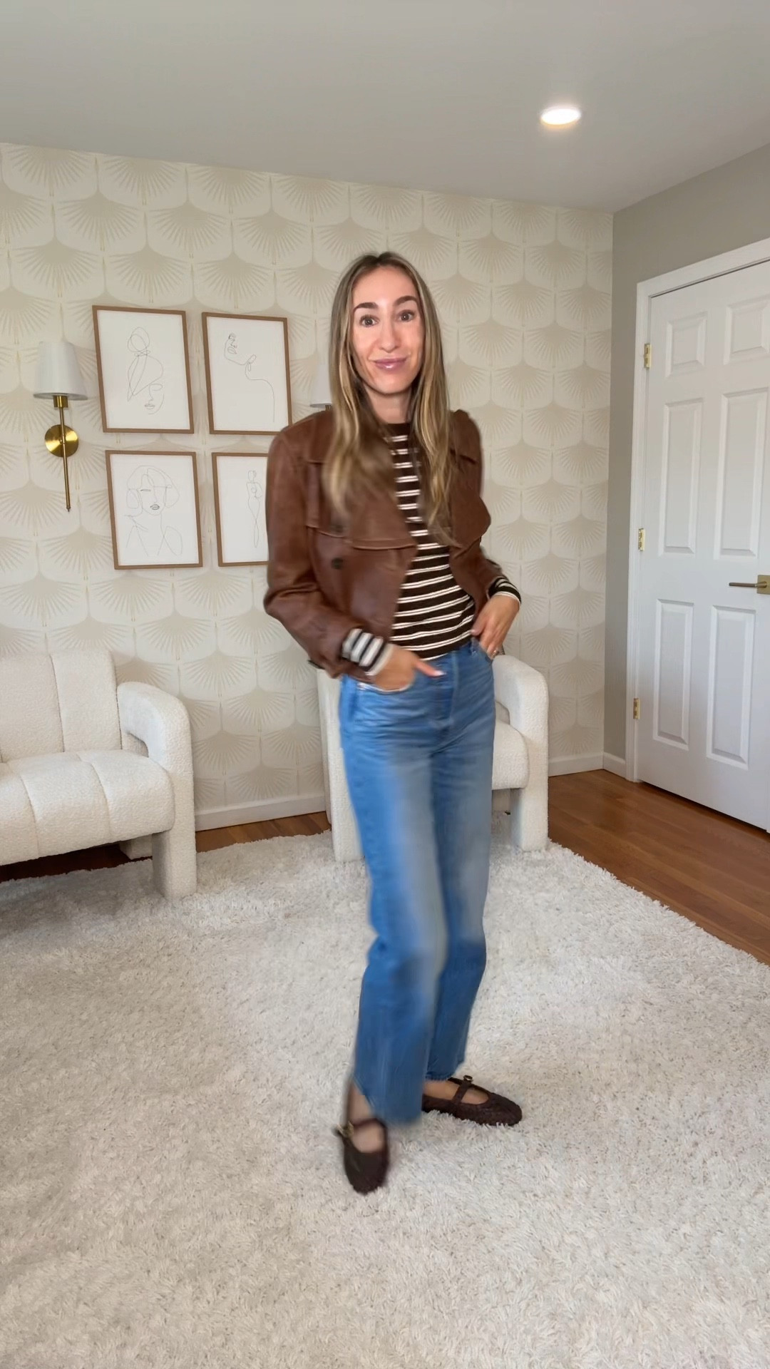 I’m in an XS in the tee. Jeans are true to size, I wear a 25 waist and 29 length. Shoes are amazing and jacket is oooold!

#LTKootd