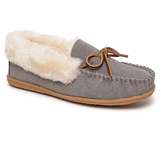 Minnetonka Women's Camp Collar Suede Moccasin Sippers | QVC
