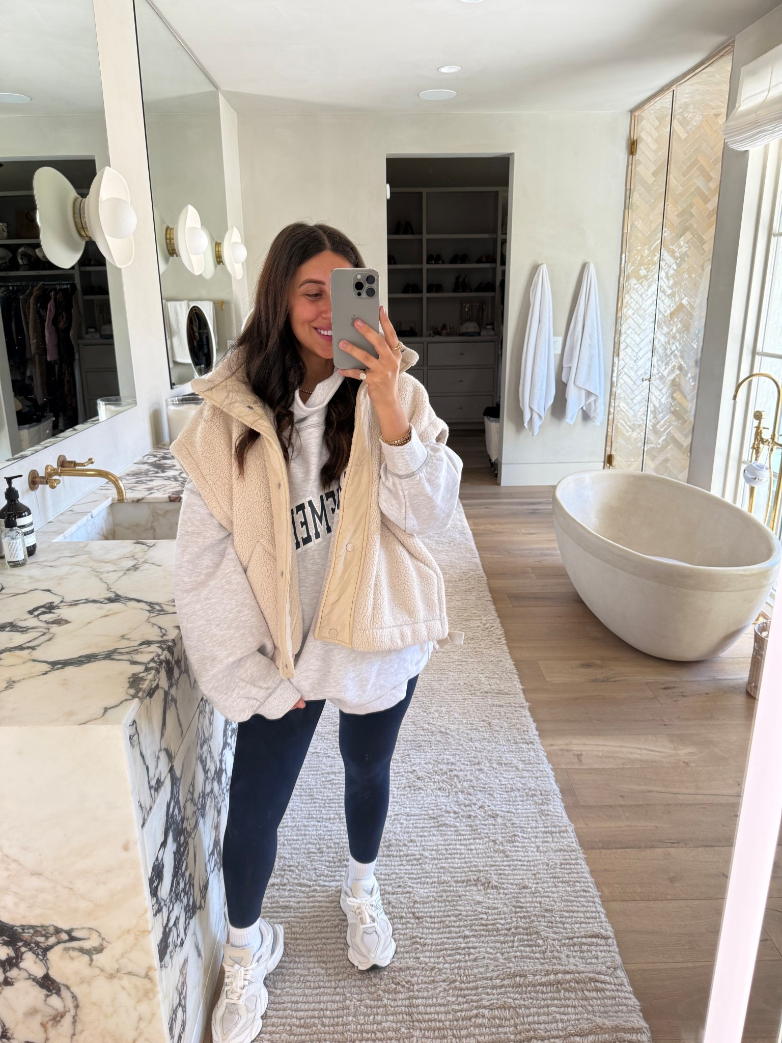 Vest: medium 
Top: medium 
Leggings: small

Dressupbuttercup.com #dressupbuttercup #dederaad 



#LTKStyleTip #LTKActive #LTKHoliday