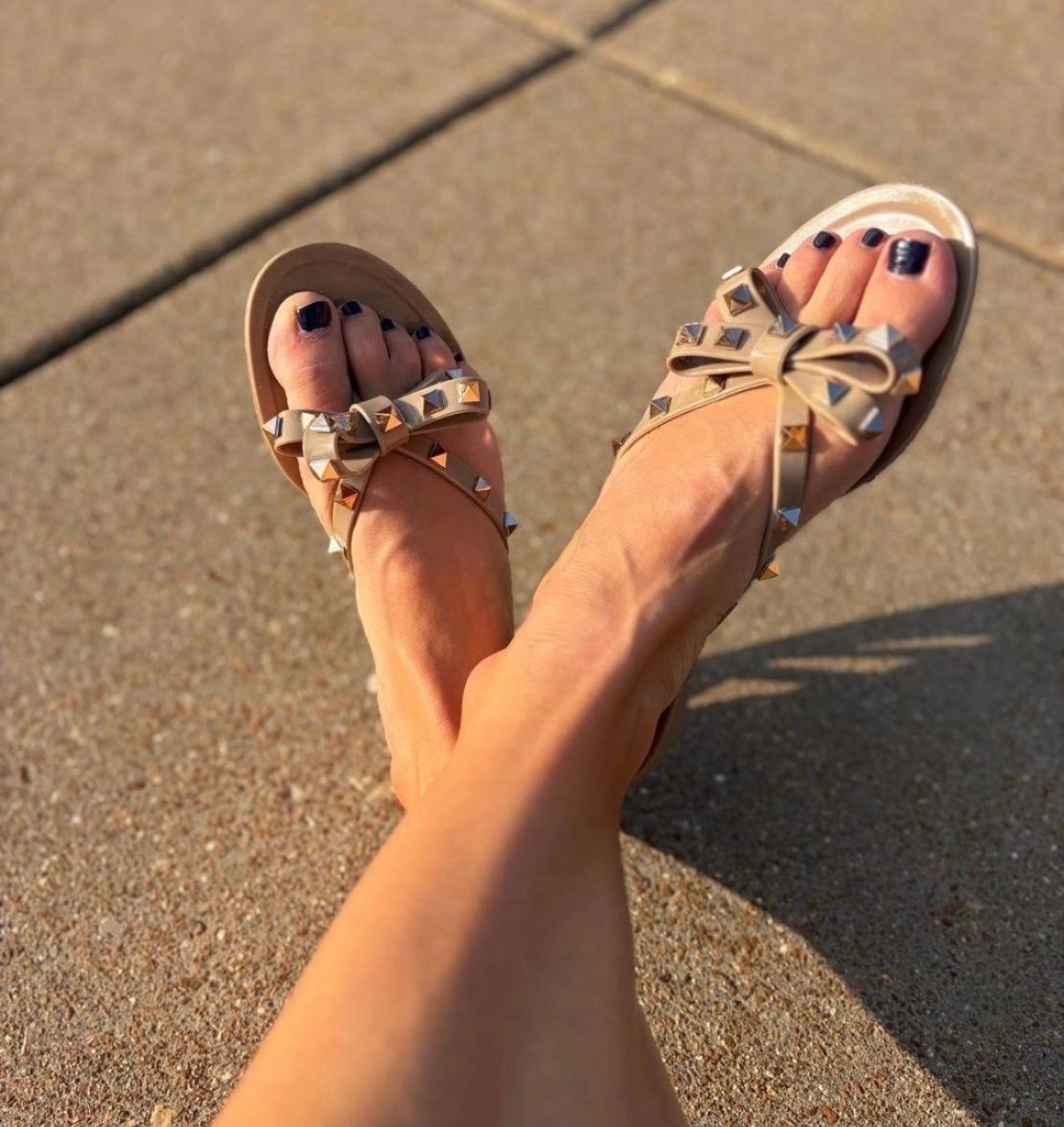 I wore these a ton over the summer, I really like the neutral color. 


#amazon #under20 #budgetfriendly #sandals #jellysandals #bowsandals 

#LTKOver40 #LTKU #LTKFindsUnder50