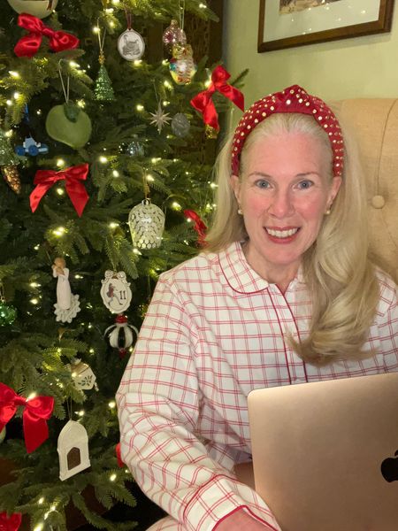 Flannel fit.
.
Working at home is cozier by the Christmas tree in soft flannel pajamas.
.
Love the elastic waist and piped trim details. 
.


#LTKHoliday #LTKSeasonal #LTKover40