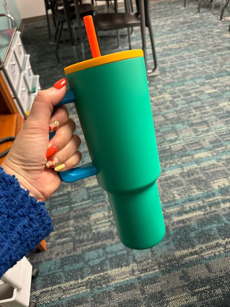 The Simple Modern Trek 40oz tumbler is 20% off in some colors right now. This color combo is included! 

#LTKfindsunder50 #LTKsalealert
