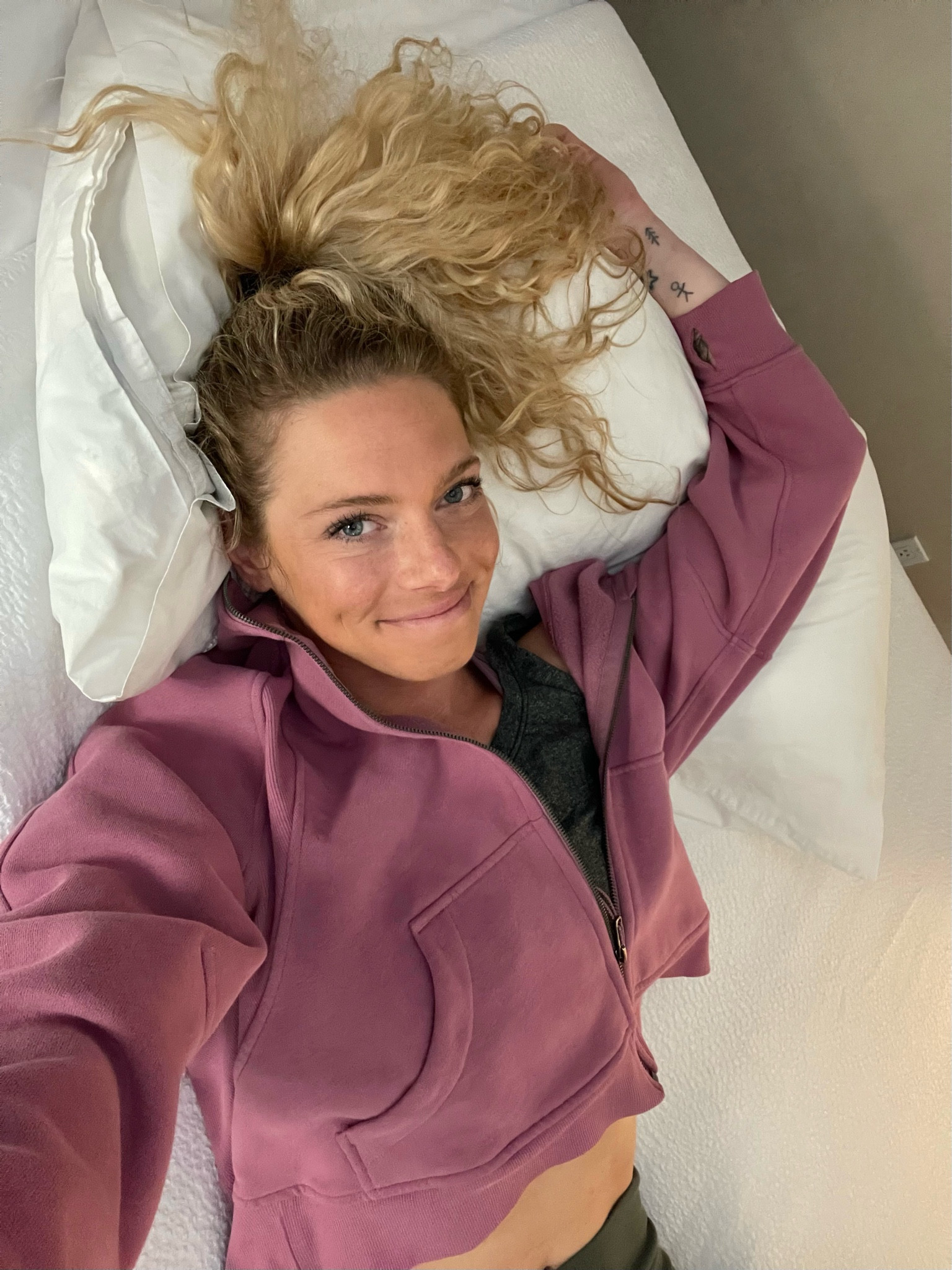 Go-to Cropped Hoodie from Lululemon. This is their “Scuba” full zip in a size 6! 🩷 

#LTKGiftGuide #LTKActive #LTKSeasonal