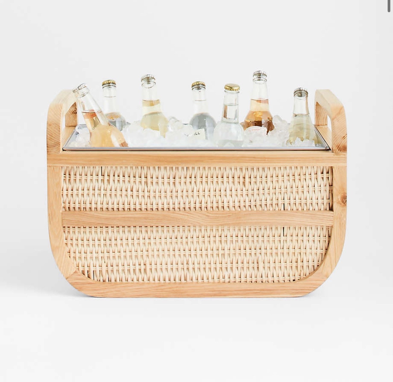 How perfect is this beverage tub! Giving me Serena & Lily vibes without the price tag 