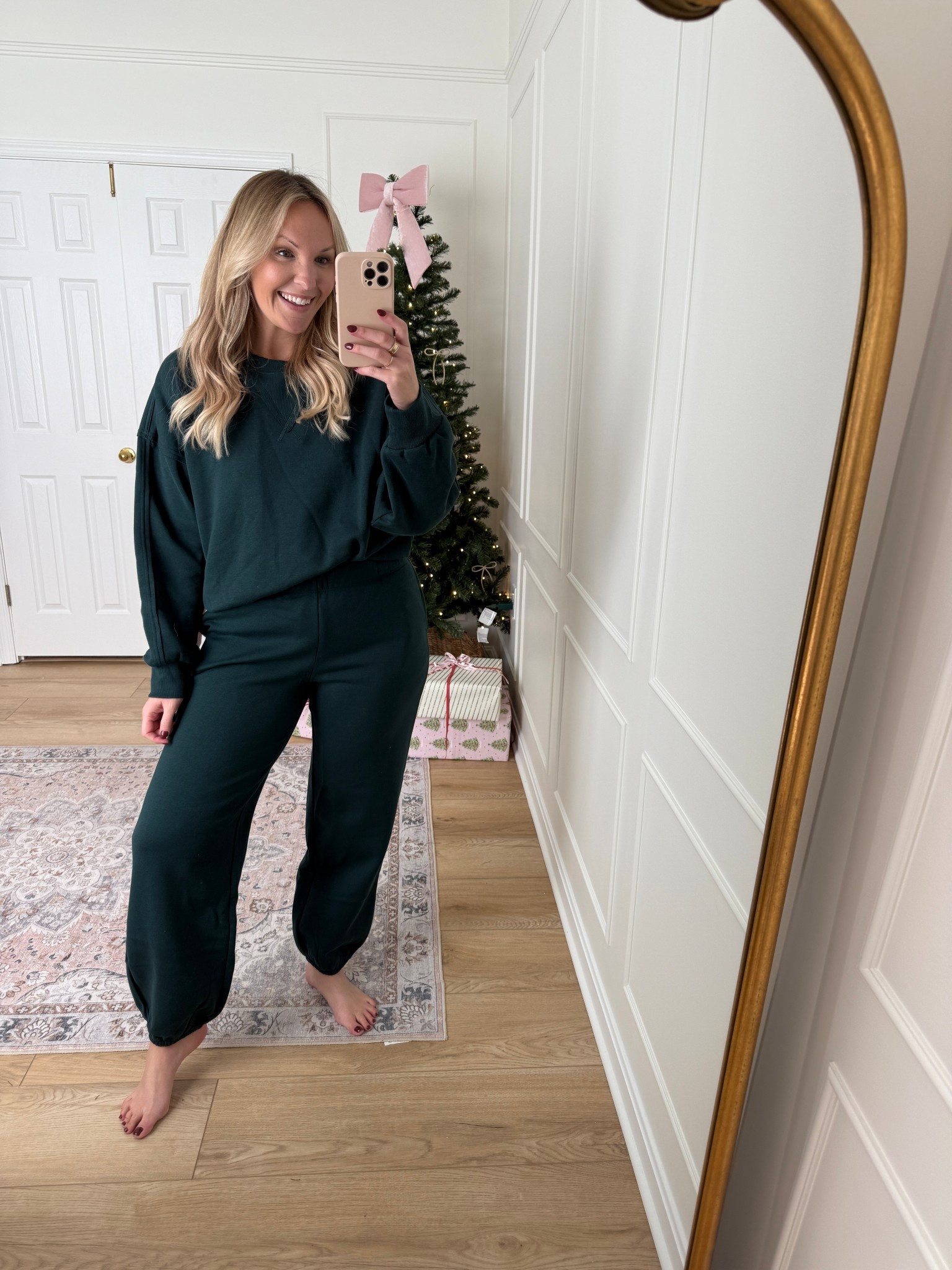 Fleece sweatshirt and sweatpants - lounge wear - winter outfit 

#LTKSeasonal #LTKFindsUnder50 #LTKMidsize