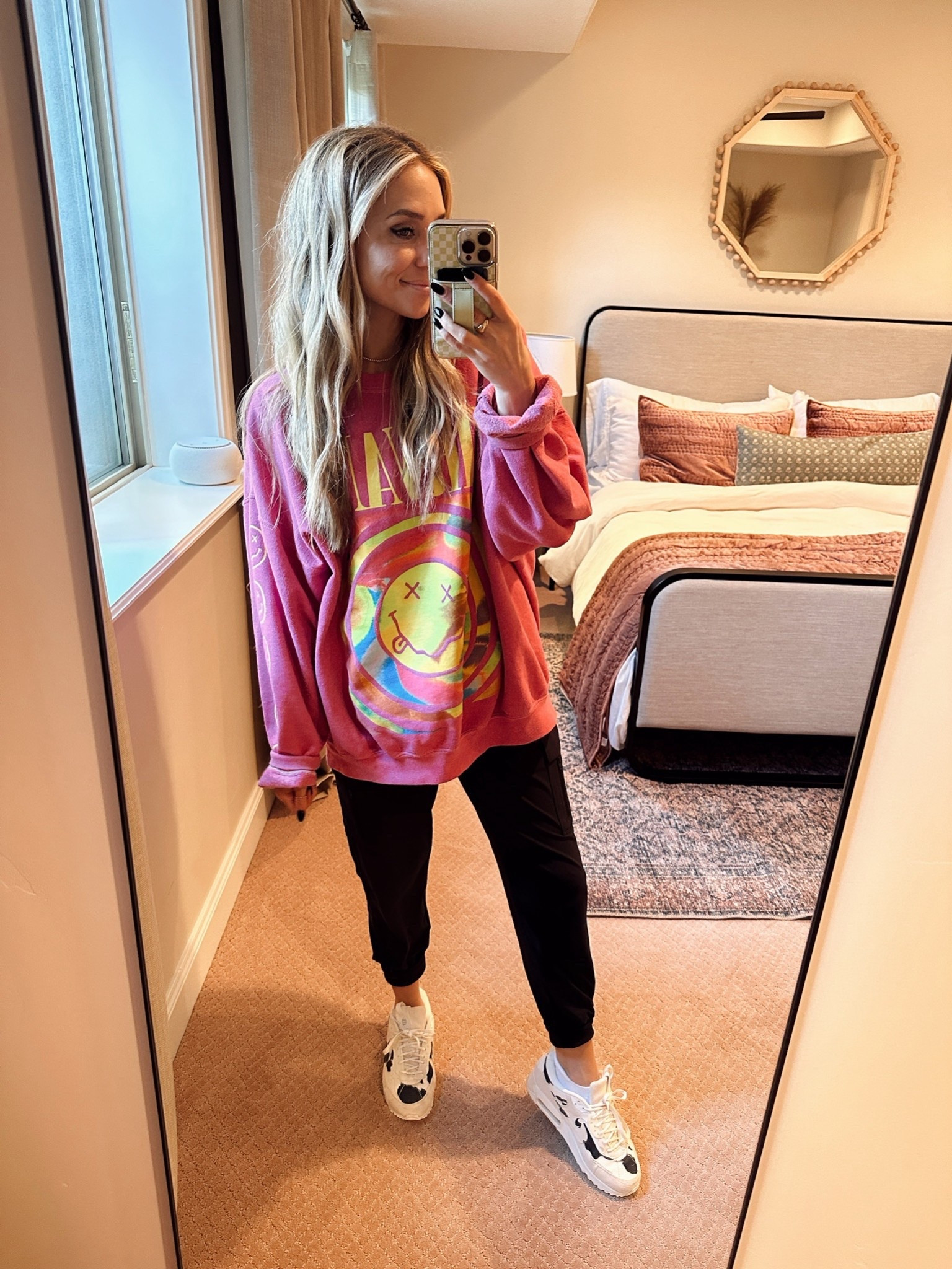 🤍 I love these cargo joggers from Target 🎯 Wearing size s / my tts. I paired it with this oversized sweatshirt & it’s the perfect 💗

#LTKdayinmylife #LTKmorningroutine #LTKootd