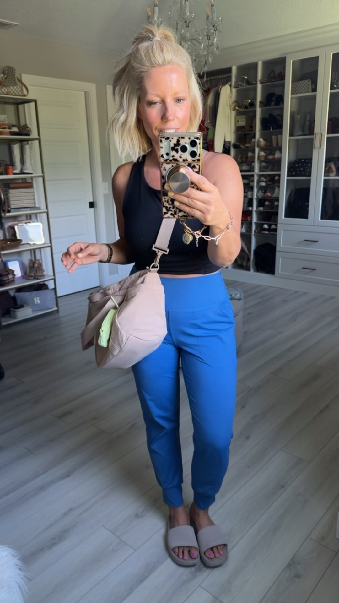 Workout OOTD!!! Top has a built in bra (wearing medium but could have done small). Pants size small!

#LTKSaleAlert #LTKfitnessgoals #LTKActive