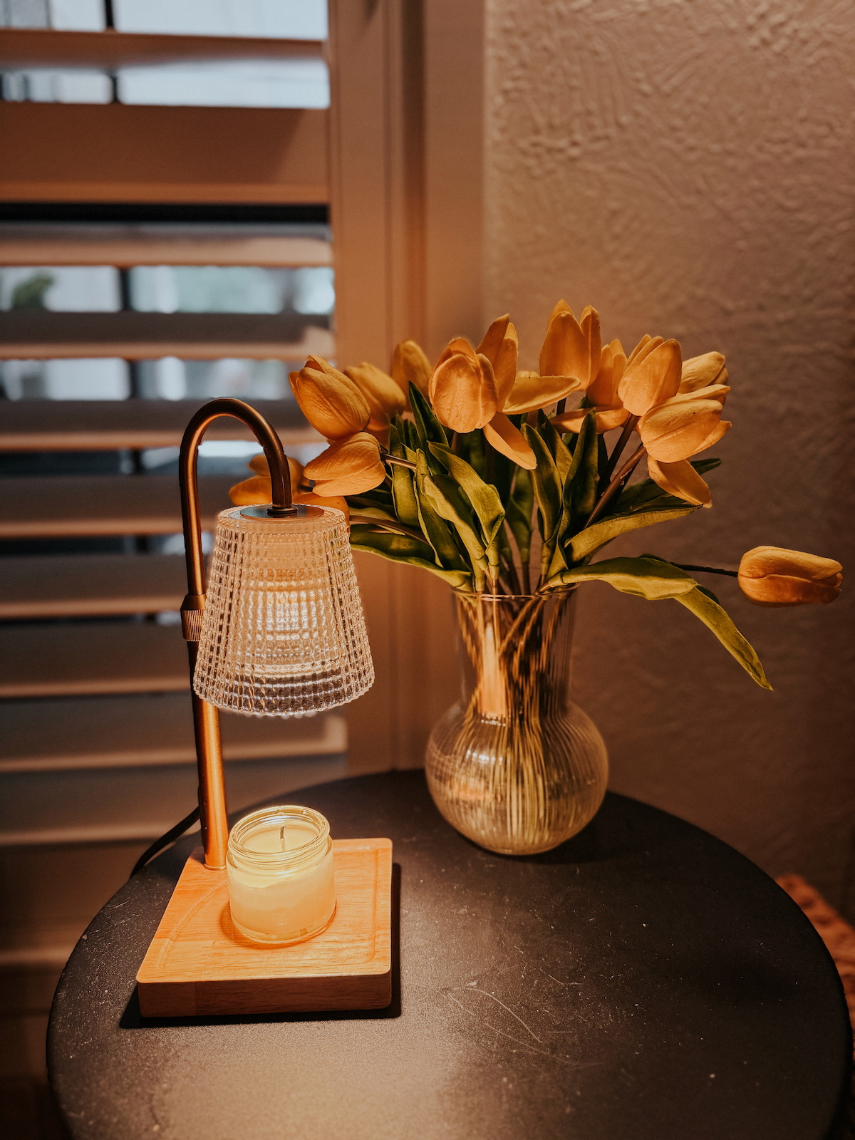Having a candle warmer lamp is one of my favorite ways to make the living room feel cozier!  

 #LTKdayinmylife #LTKmorningroutine #LTKHome