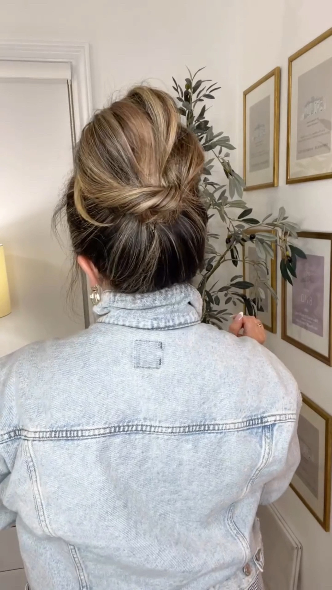 This hair hack works so well! Especially if you have finer/ thinner hair: add some texture spray and use the claw clip to add volume🫶
✨TIPS+TRICKS✨
TEXTURE SPRAY: Spray it on the mid length and end sod your hair! Adds body to any hairstyle!
DRY SHAMPOO: apply at the roots of your hair! Adds volume and takes away any unwanted greasiness💕

Use code: SPRINGSALE and save up to 20%❤️

Sephora sale recommendations, Sephora, Sephora sale, sale alert, beauty finds, hair essentials, thin hair products

#LTKSaleAlert #LTKBeauty #LTKOver40