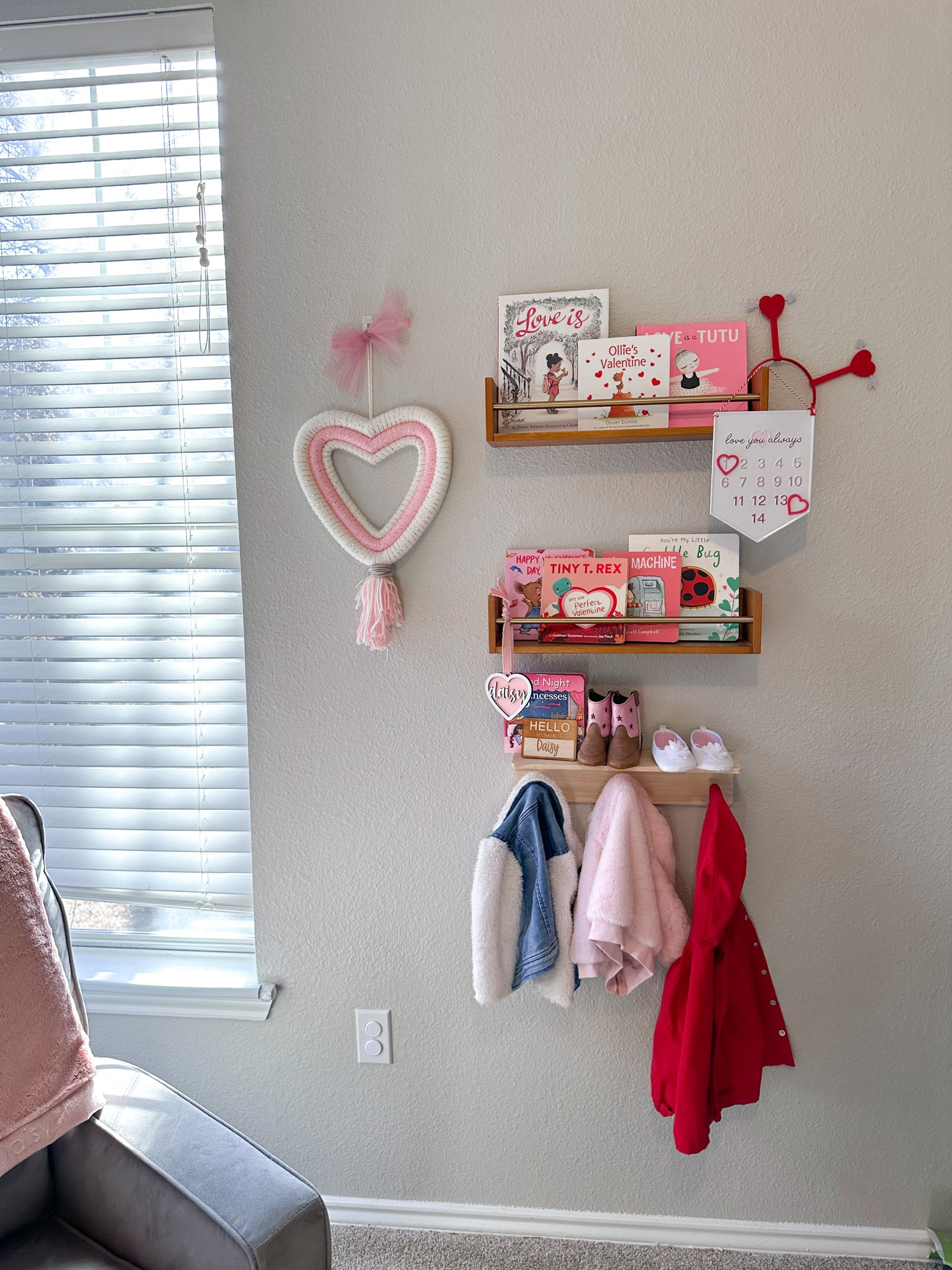 Valentine’s Day book shelf target amazon girls room kids room 

#LTKhome #LTKunder50 #LTKkids