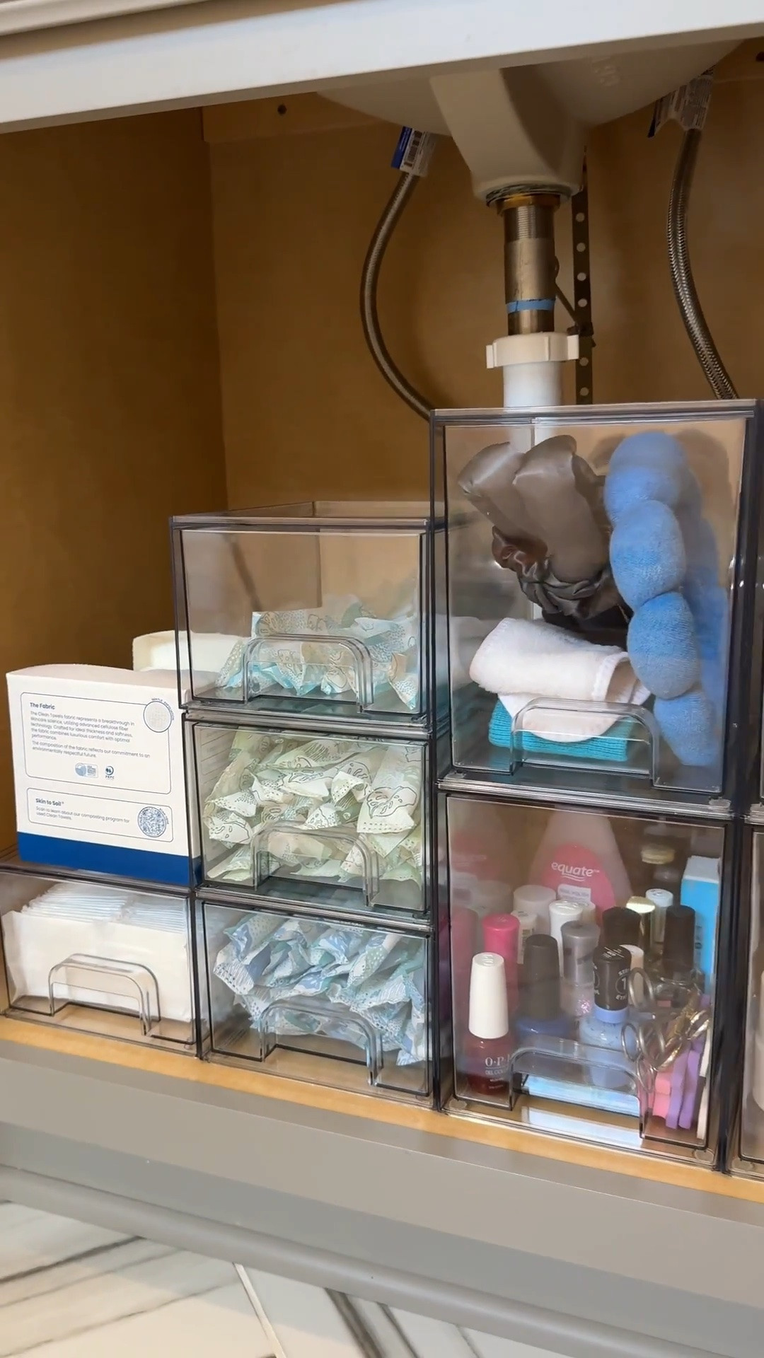 Bathroom cabinet organization