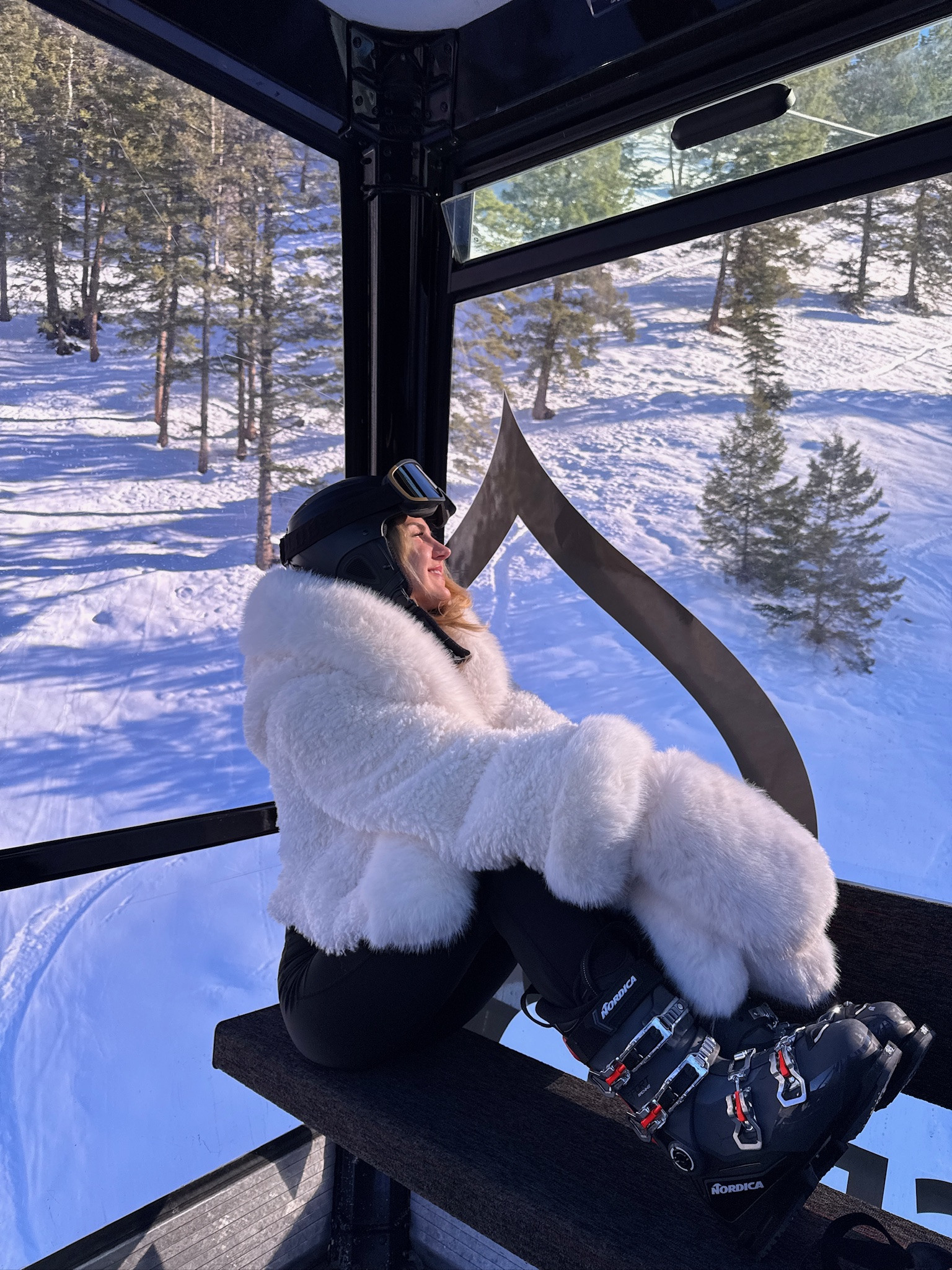 The perfect fur coat 🤍 

fur coat, fur jacket, fur gloves, snow suit, snow outfit, ski outfit 

#LTKStyleTip #LTKSeasonal