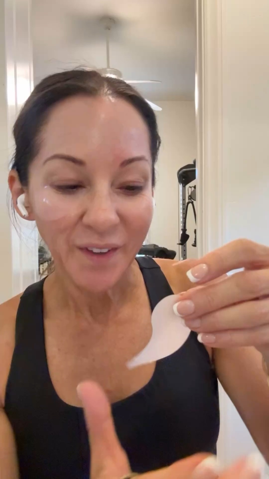 I love these collagen eye patches! I wear them every morning while I’m working out or getting ready for the day. They help to reduce puffiness and dark circles, they firm the skin, smooth, fine lines, and they give you dehydration!@terezandhonor 
#sponsored
