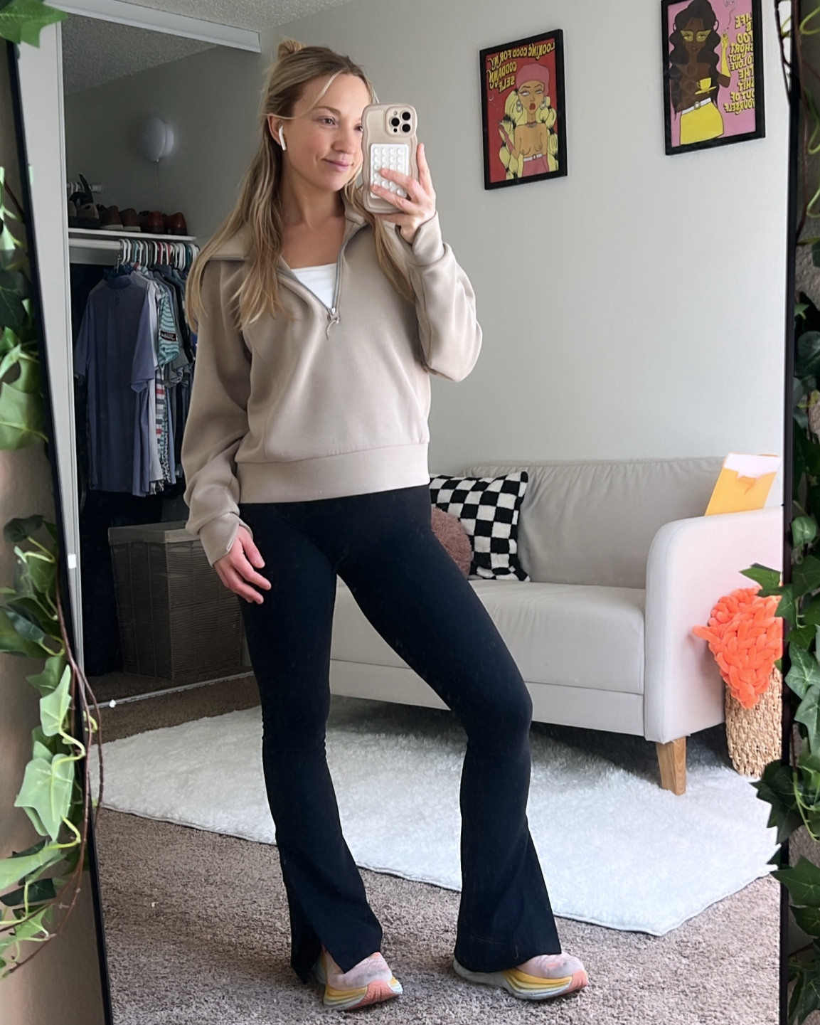 Daily walk fit! Love my Spanx quarter zip & Hokas 🫶🏼👟 XS everything!

#LTKshoecrush #LTKtravel #LTKfitness