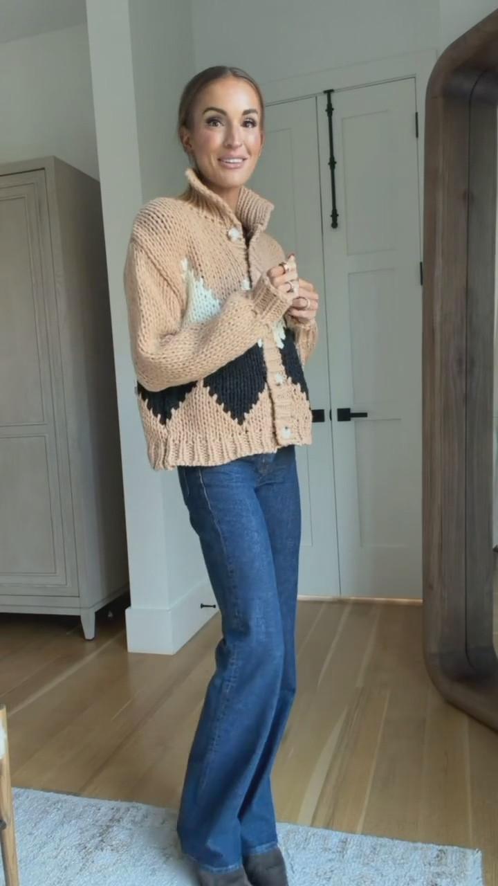 this chunky knit argyle sweater 😍😍 OBSESSED! 


fall outfit 
fall outfit idea
mom outfit 
fall sweater 
jeans
boots
booties 