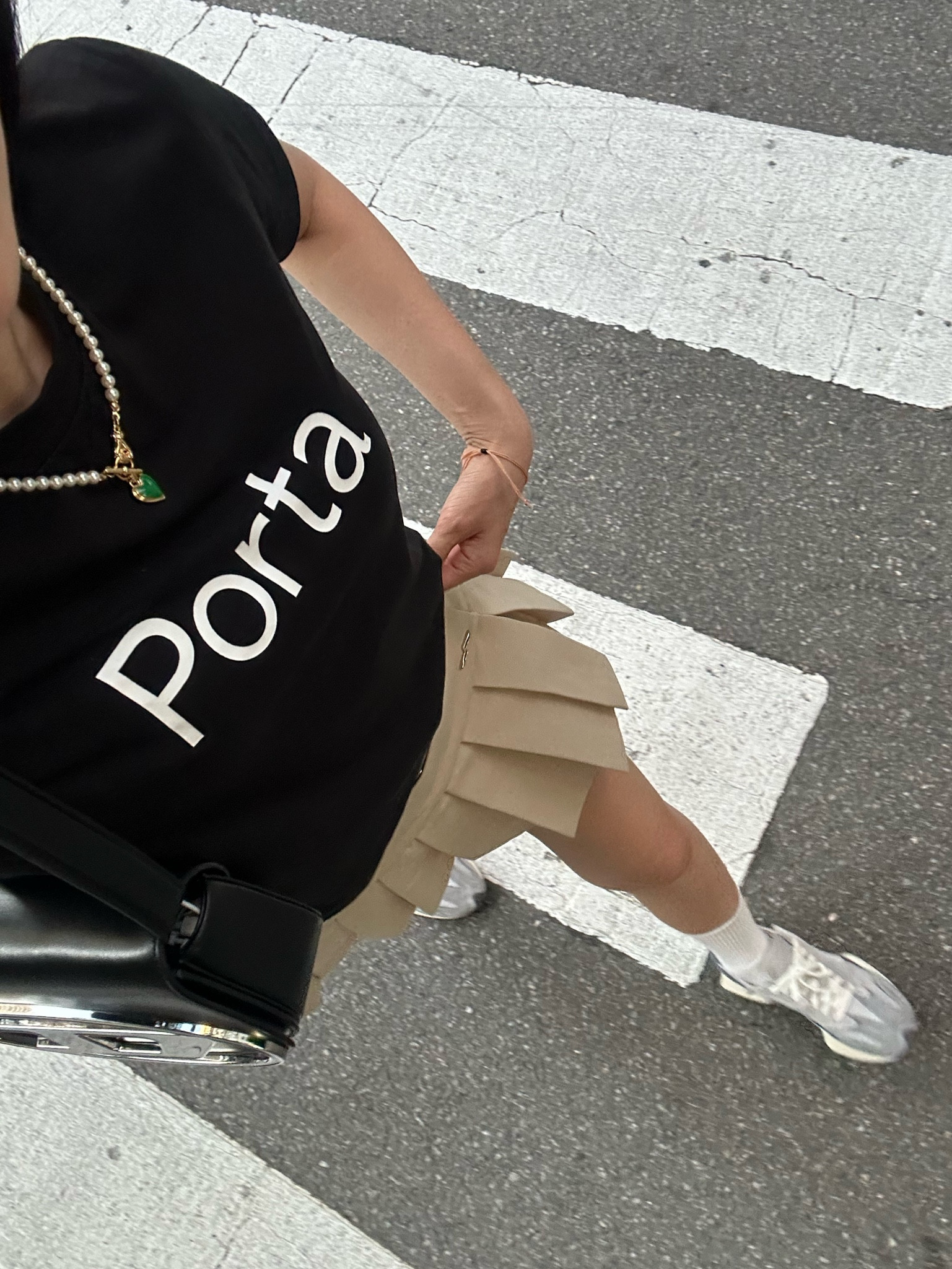 Porta: Fitted Logo T-shirt & Pleated mini skirt (skort) 

#koreanfashion #dailyoutfit #ootd

#LTKstyletip