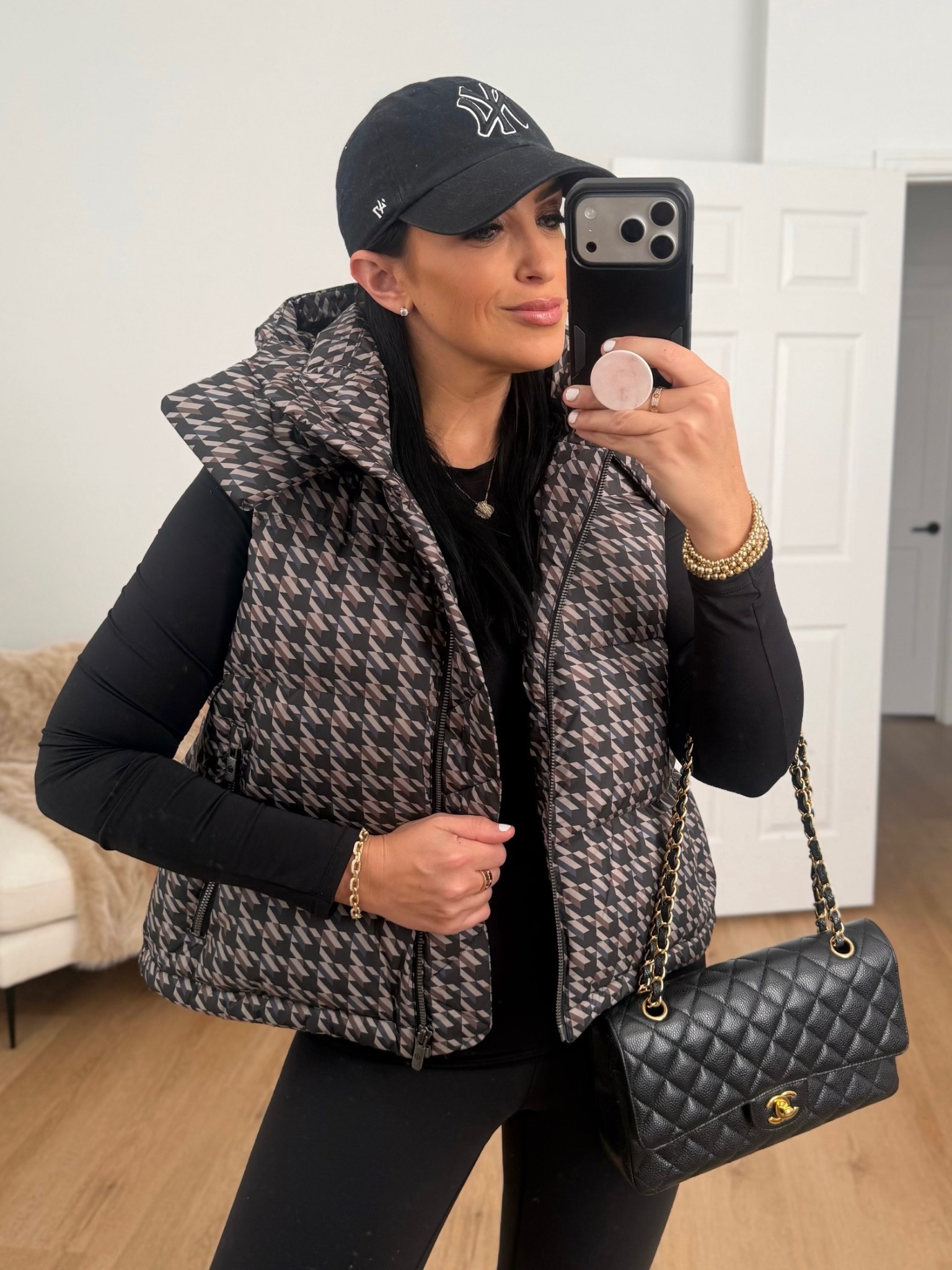 Wunder Puff 600-Down-Fill Cropped Vest graphic wearing size 6. Wunder Train High-Rise Tight 25" wearing size 6. 