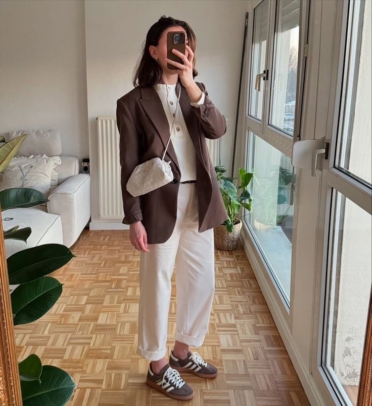 Fall outfit

Fall 2025 fashion trend outfit inspo:
Brown sneakers