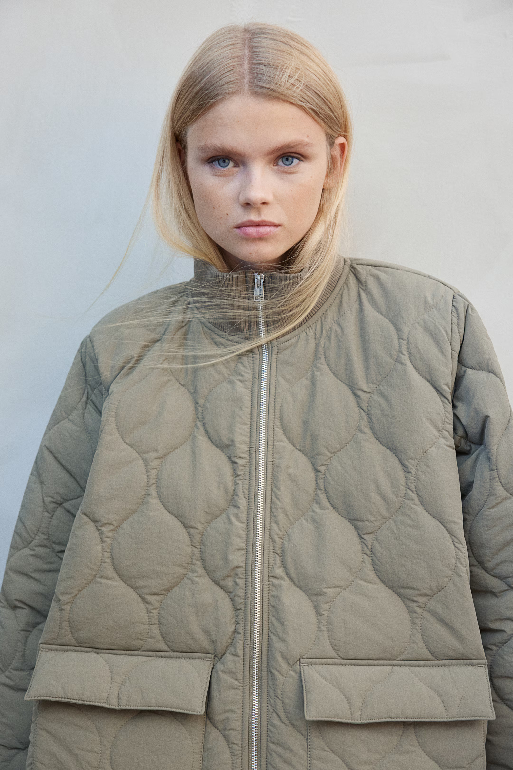 Oversized quilted jacket - Khaki green - Ladies | H&M GB | H&M (UK, MY, IN, SG, PH, TW, HK)