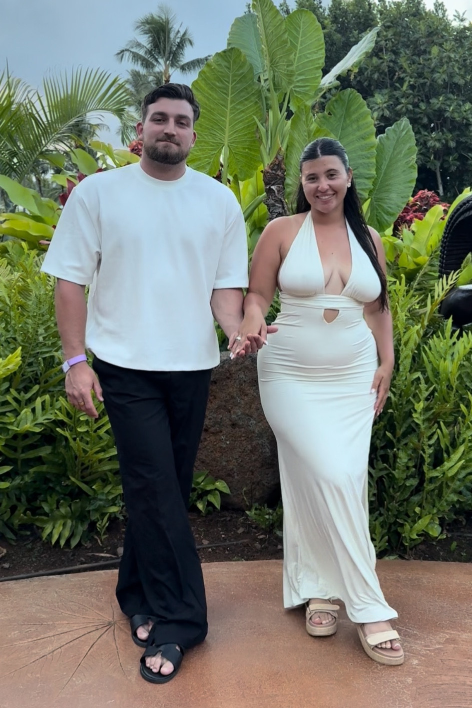 Hawaii dinner outfit

#hawaii #vacation #couplesoutfits 

#LTKSeasonal #LTKSummerEdit #LTKMidsize