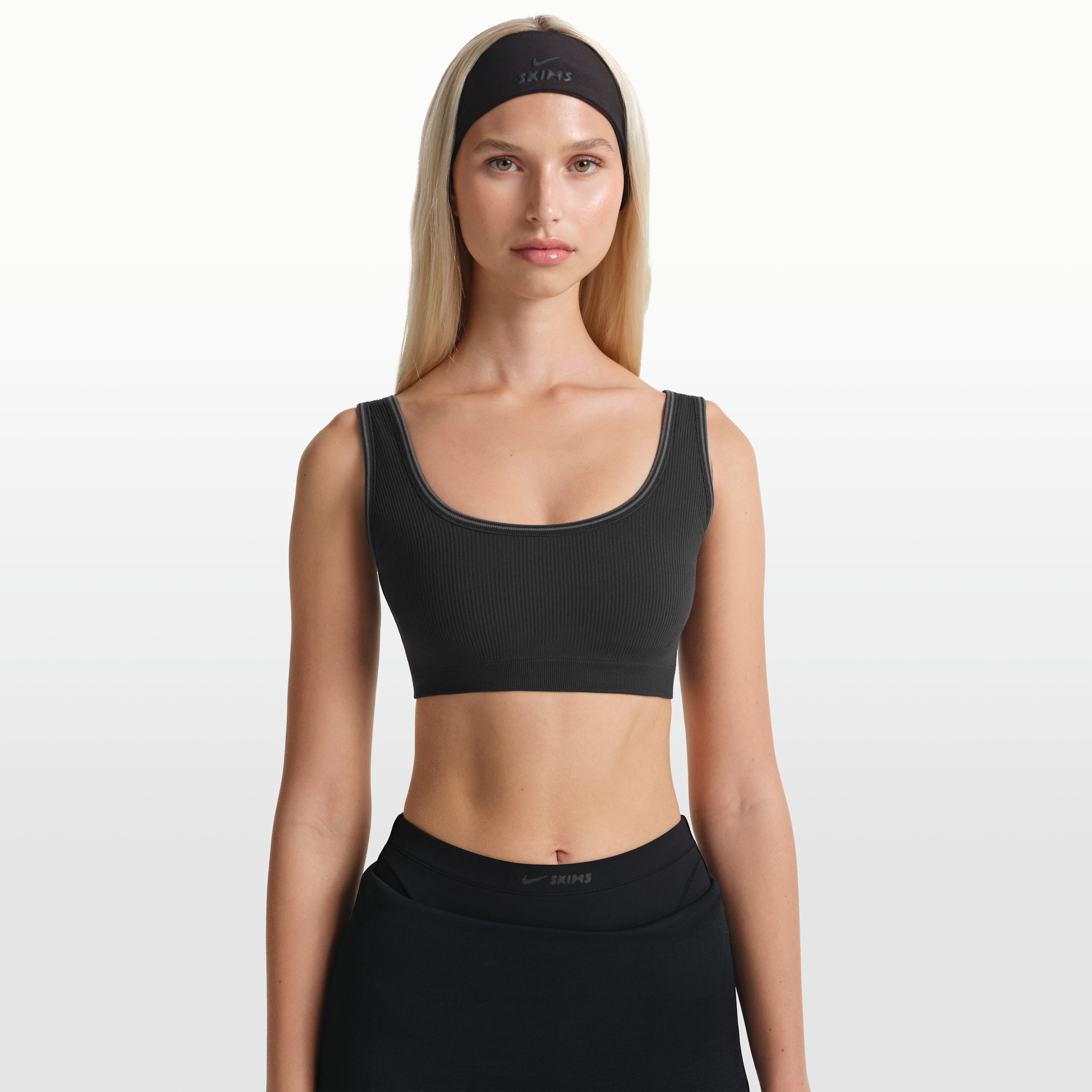 Nike Women's SKIMS Ribbed Seamless Scoop Bra in Black | BABRA9713W-OAR | Nike (US)