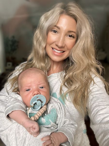 Mama & Mini Sweatshirts! The Mama nursing sweatshirt features easy-open snaps at the sides for breastfeeding, while the mini version fits from 0 - 3 months & has snaps at the shoulder for easy changing. Soft & fleecy and perfect for snuggles! 🧸


#LTKbump #LTKbaby #LTKfamily