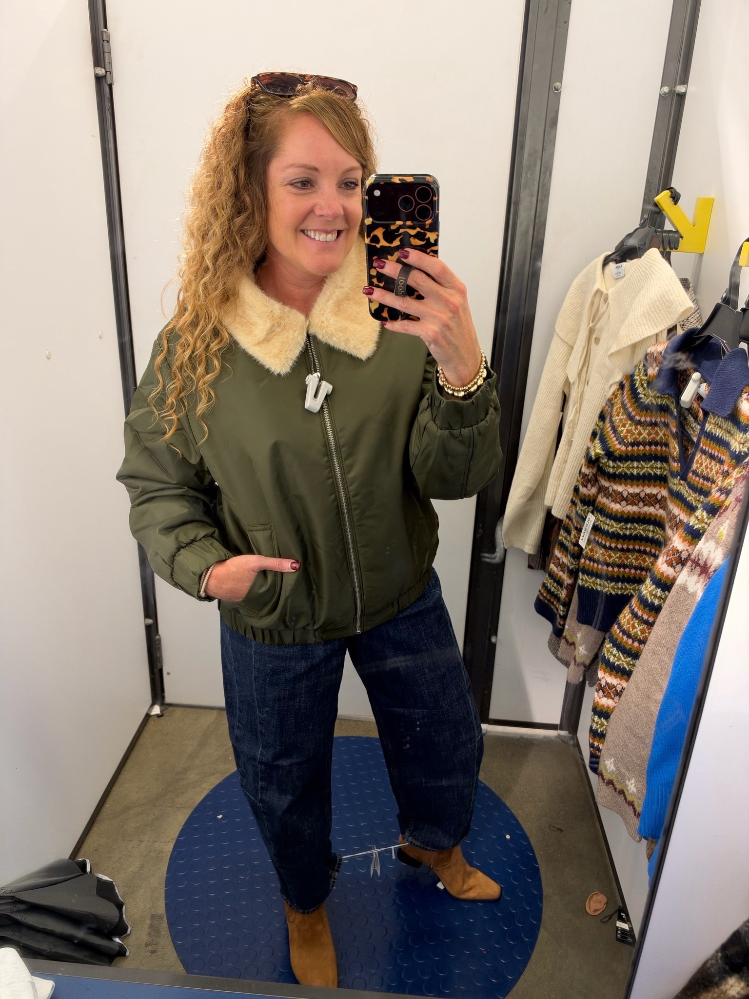 Old Navy sale 40% Sitewide, 50% off for card members! 

Bomber jacket- size medium 
Jeans- size 6 reg, tts
@oldnavy #over40