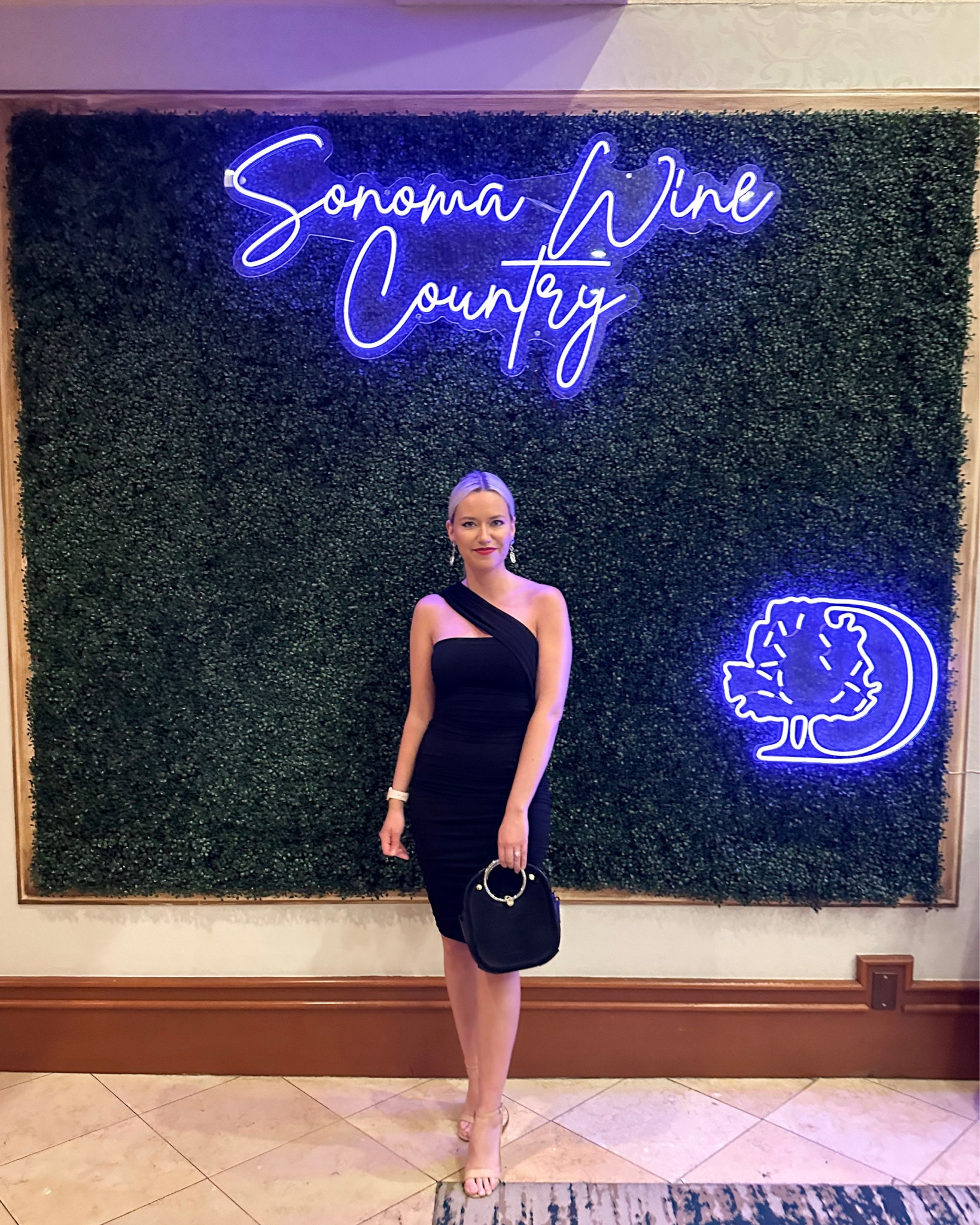 Loved wearing this little black dress to a wedding reception last weekend!

Dress: Small

Wedding Guest | Cocktail Dress | LBD

#LTKstyletip