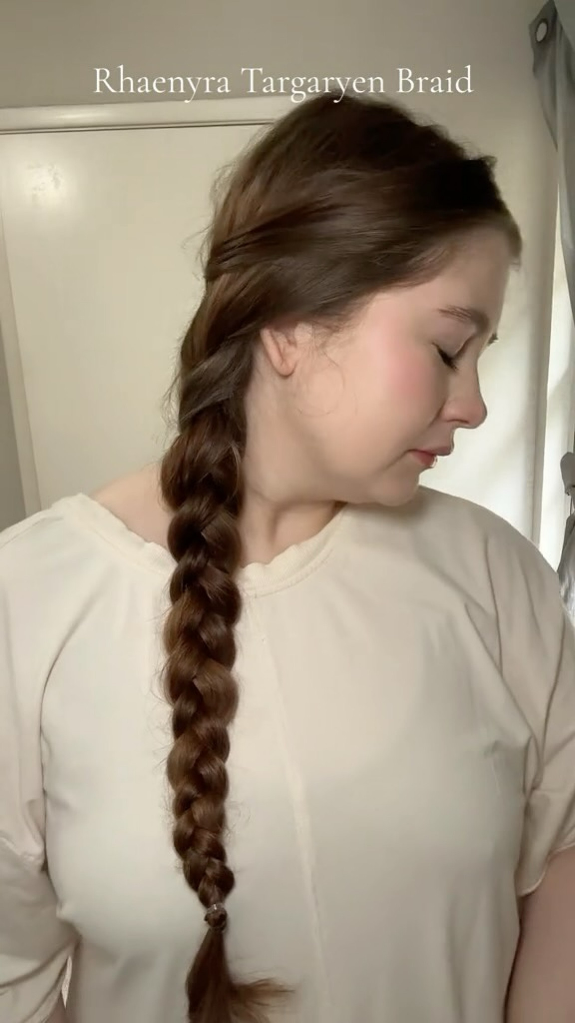 Rhaenyra Targaryen braid from season 2 episode 4
One of the easiest hairstyles they have this season. Simple and quick braid!
#houseofthedragon #rhaenyratargaryen #houseofthedragonhairstyles #easybraids #longhairstyles #hotdhair #rhaenyra