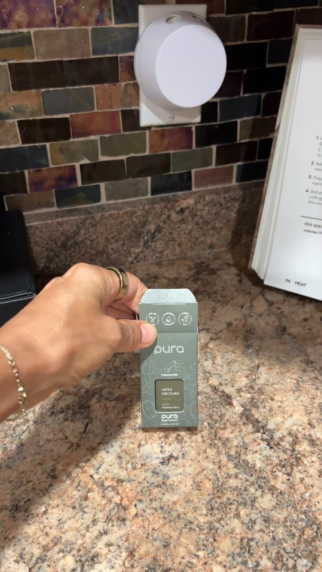 Changing the kitchen, pure scent with one hand

#LTKHome #LTKOver40 #LTKmomlife
