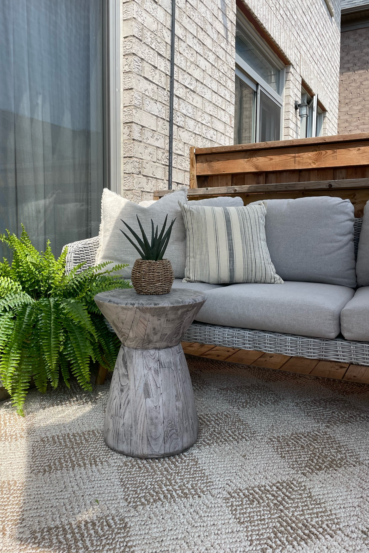 -NEW- Patio rug! I have the 5x7 size