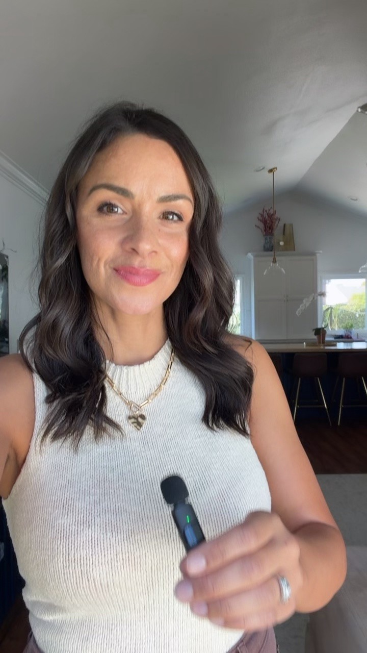 How many of my mom friends experienced a major change in their style after having a baby? I feel like mine has changed so much! Tell me I’m not alone 😂🤍.