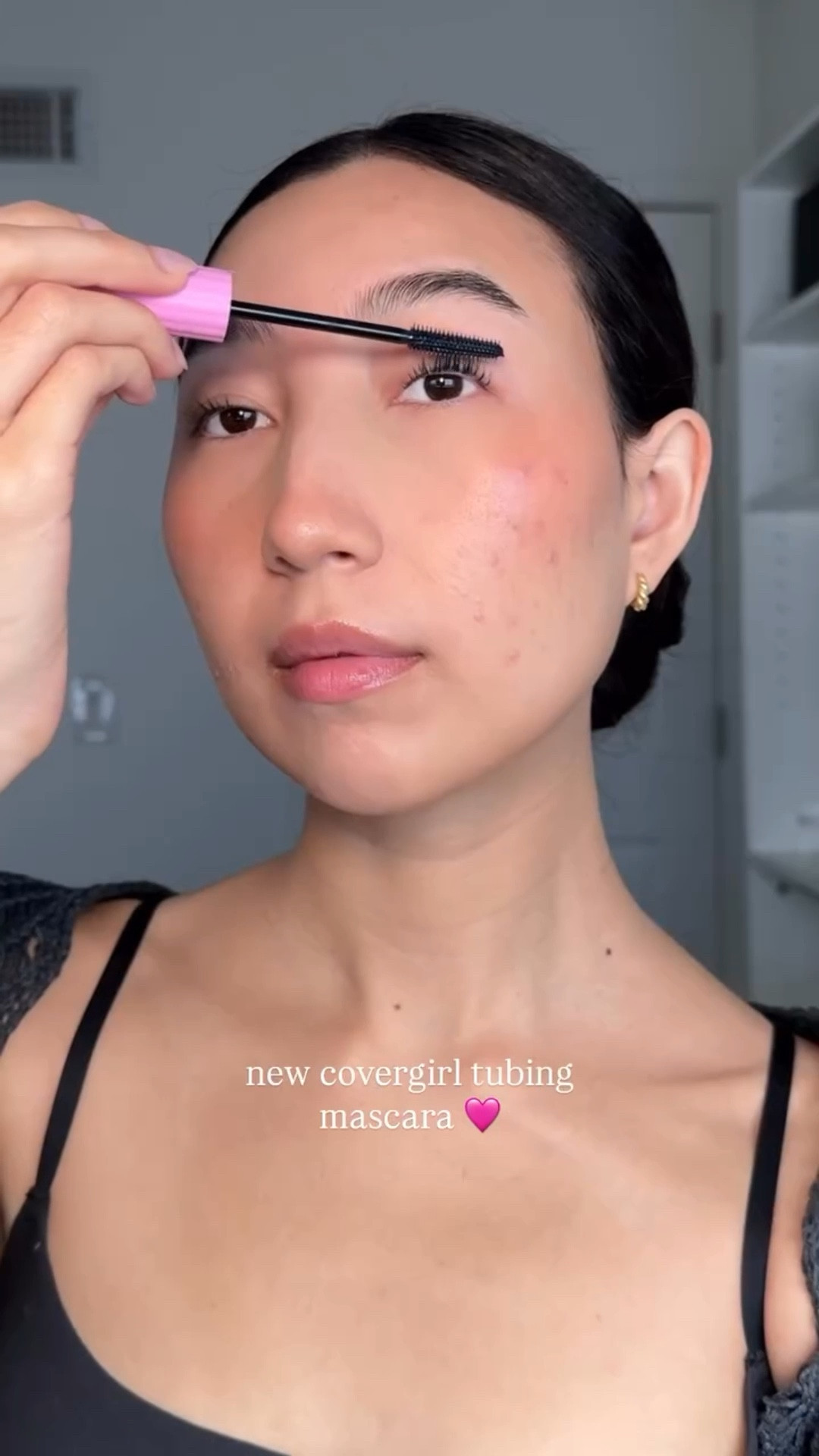 tubing mascara > regular mascara 🤭

let’s try out the new covergirl eye enhancer wrap tubing mascara in the shade “800 max motion black”

what do you think of the results? 🩷 definitely made my lashes more voluminous & dark! I had to re-curl after application to hold them up tho.

#beauty #tubingmascara #makeup #mascara

#LTKBeauty #LTKgrwm