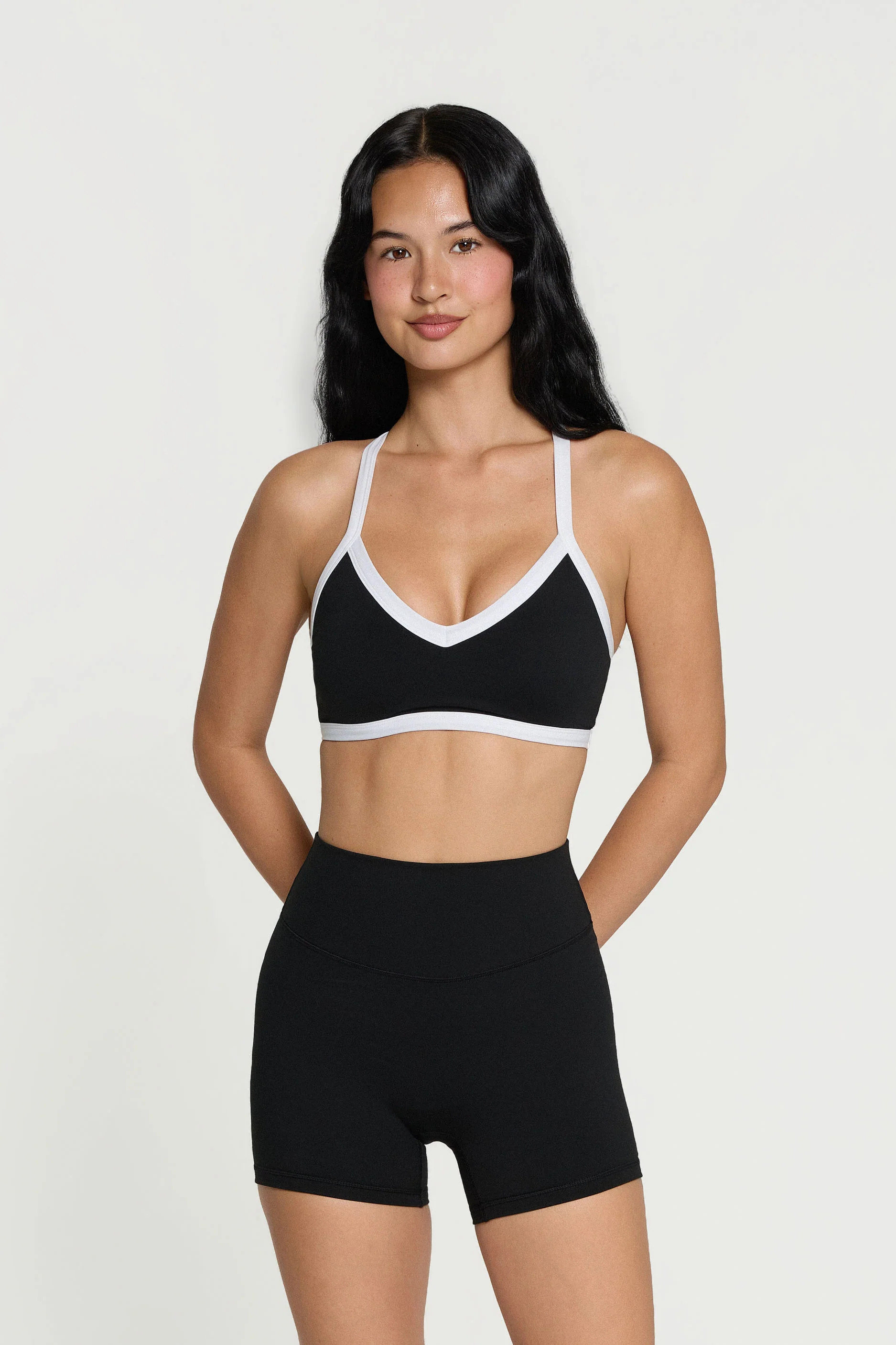 V-Neck Bra - Black/White | FORM