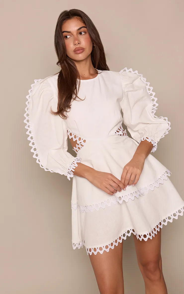 White Broderie Trim Rugloze Shift Jurk | PrettyLittleThing NL | Prettylittlething Netherlands